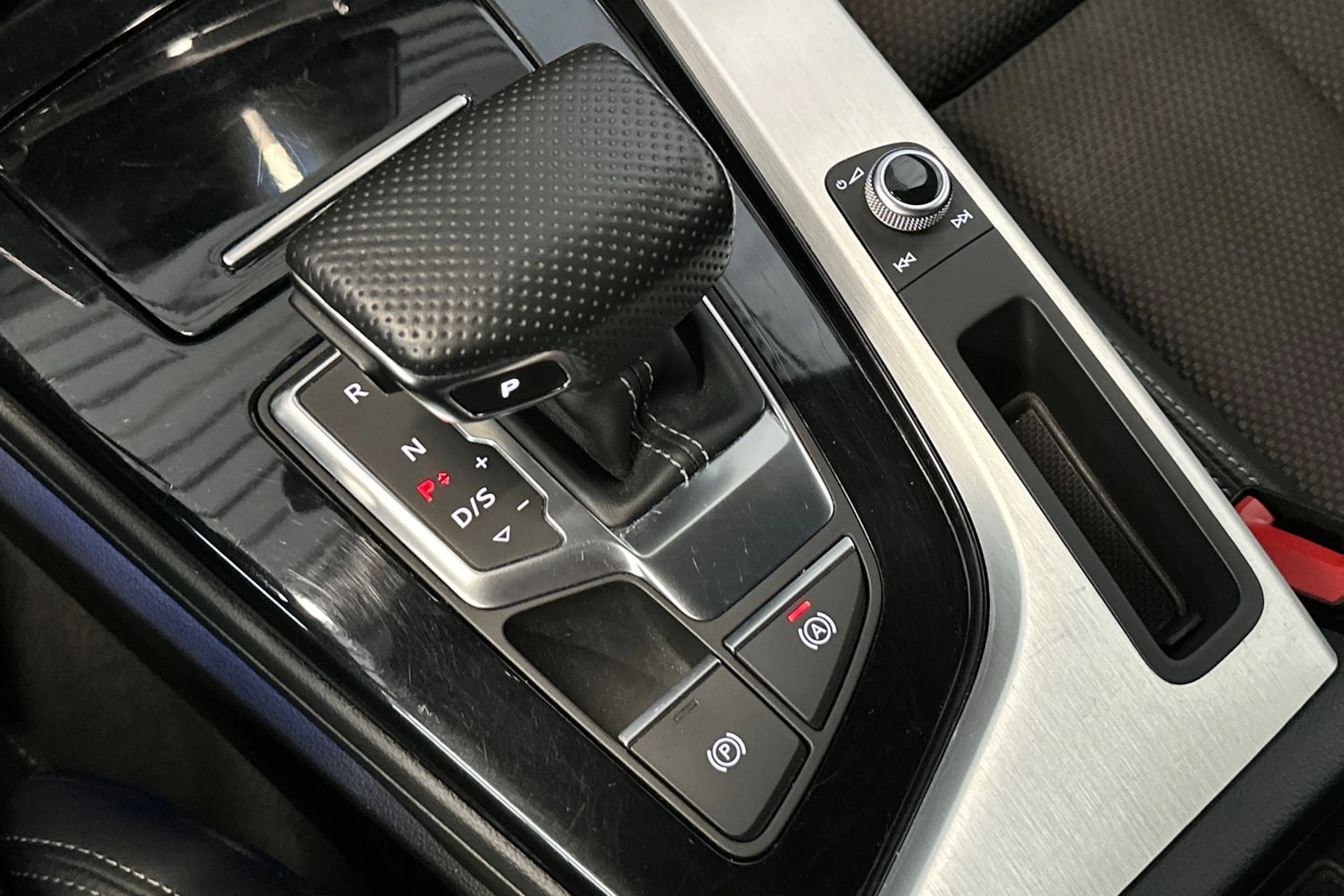 sininen Audi A5 2022 kuva 19.