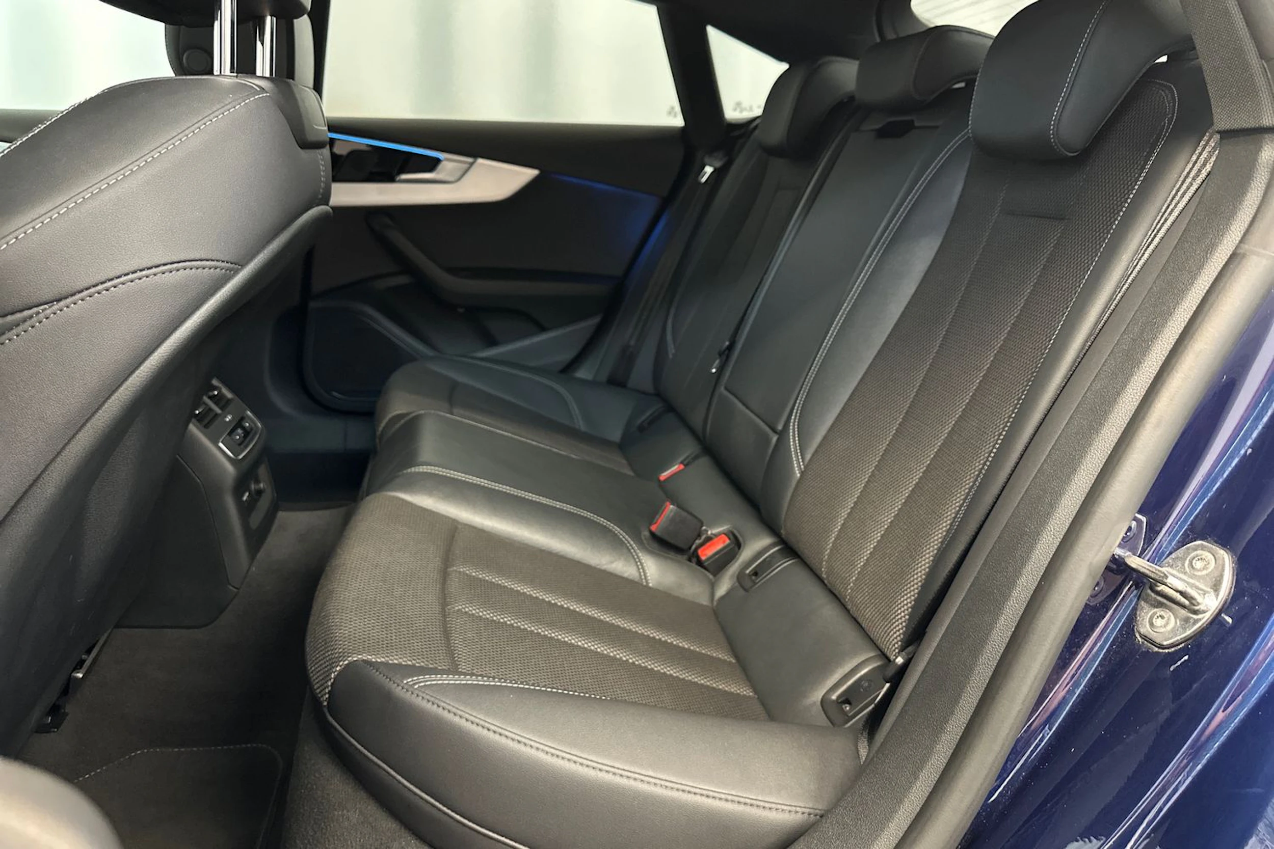 sininen Audi A5 2022 kuva 25.