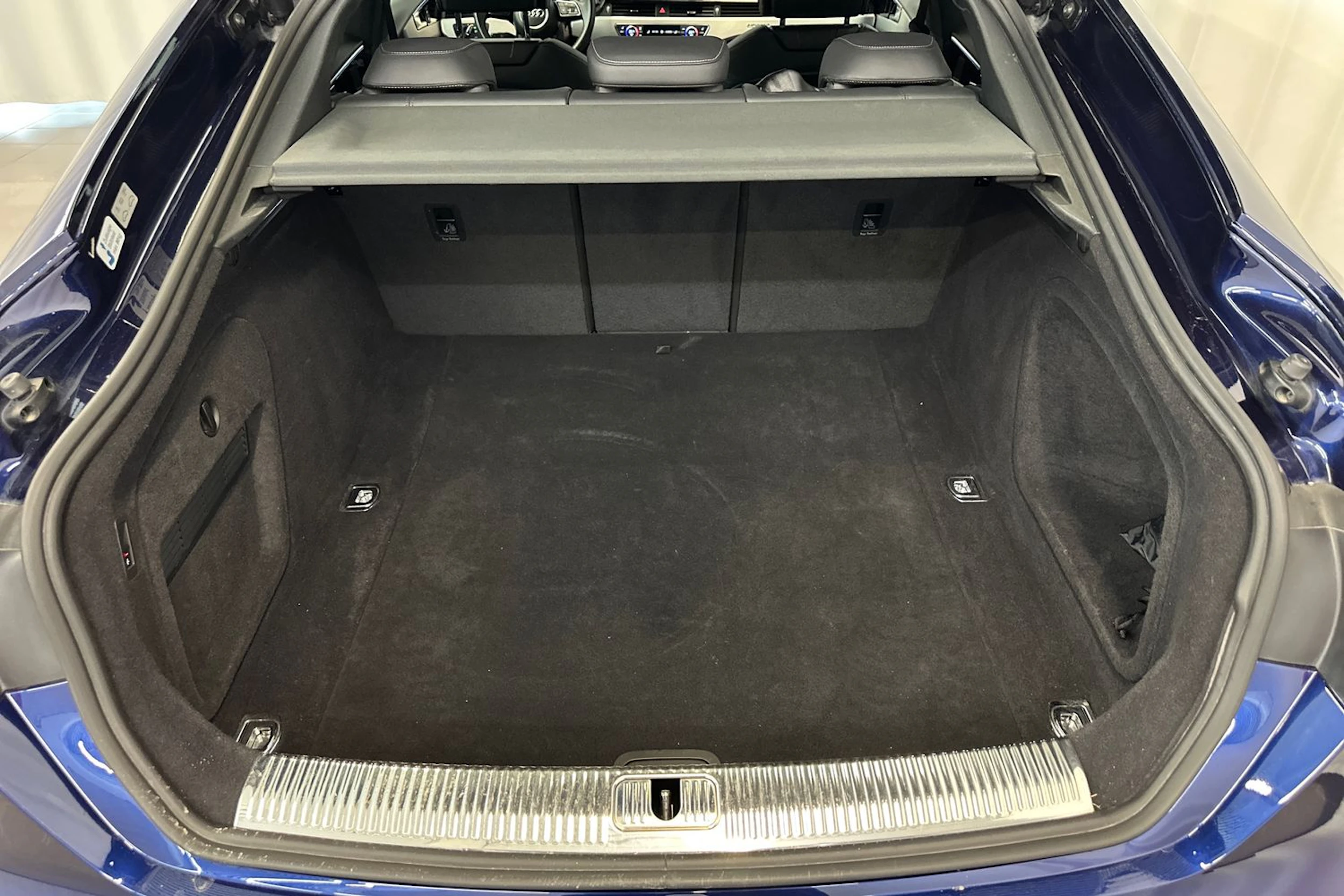 sininen Audi A5 2022 kuva 27.