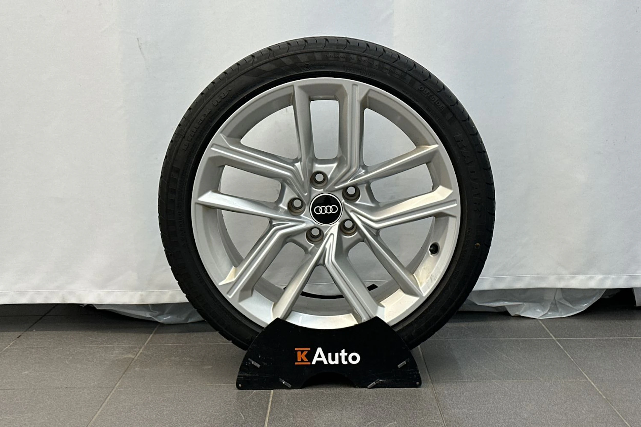 sininen Audi A5 2022 kuva 33.