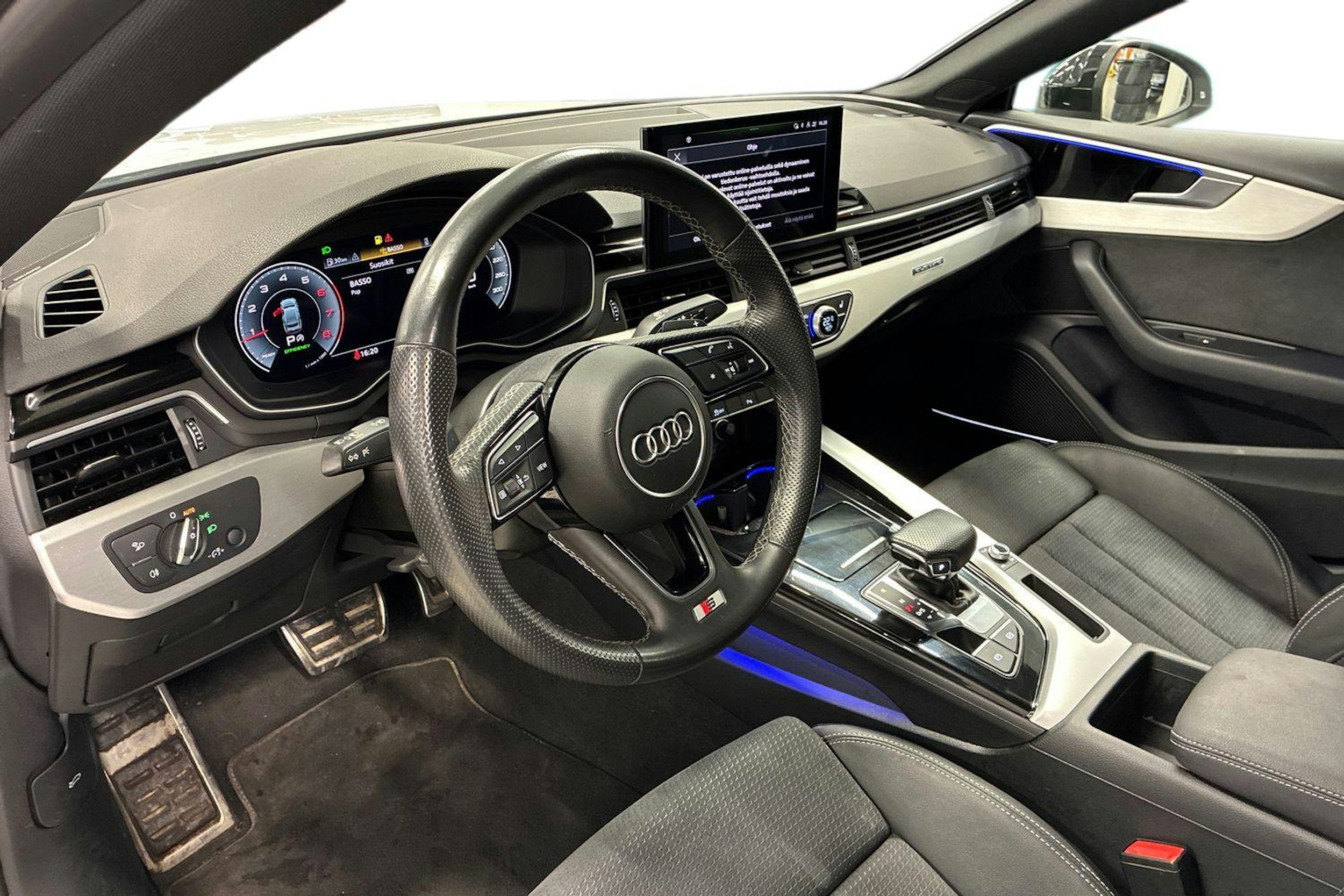 Valkoinen Audi A5 2022 kuva 6.