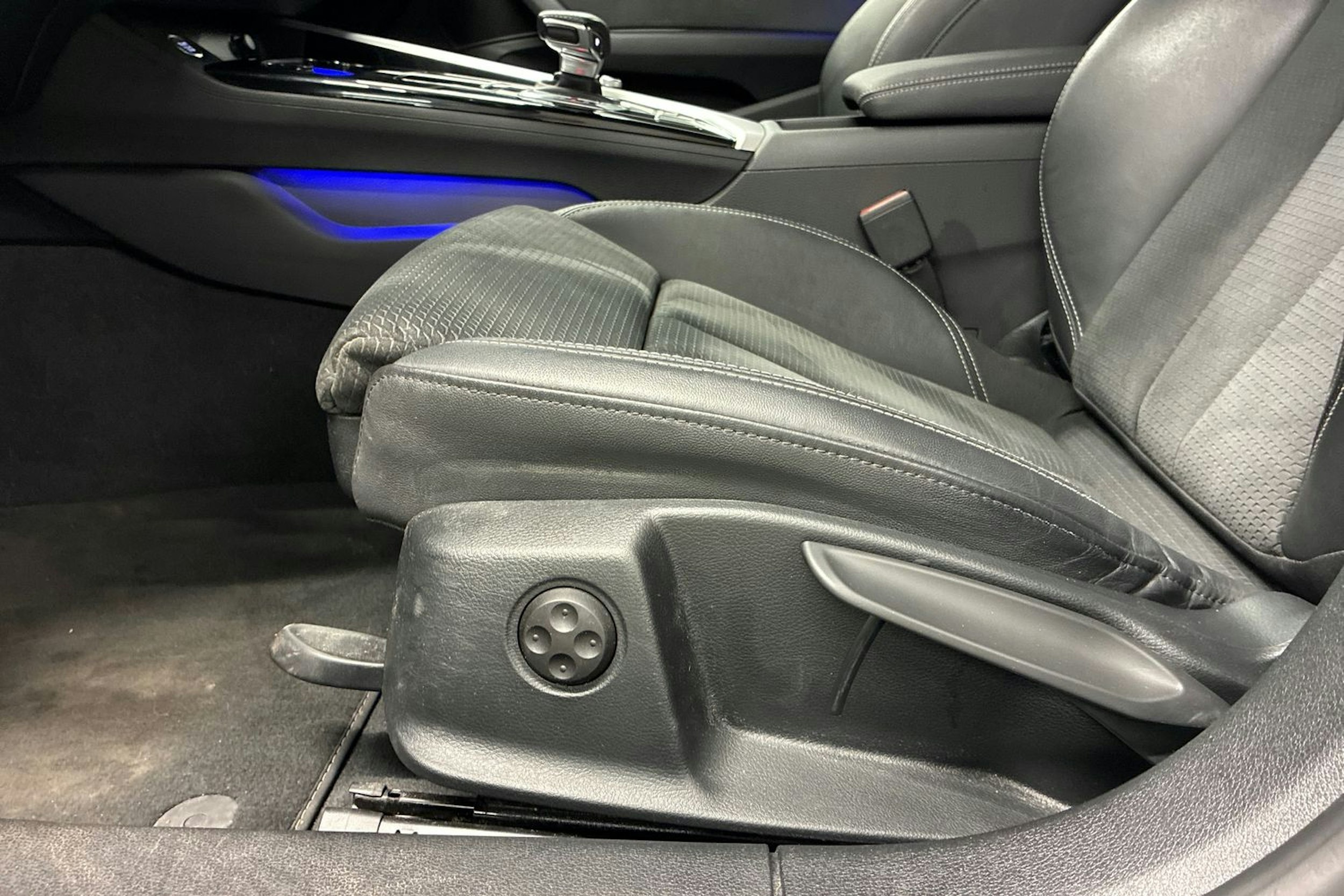 Valkoinen Audi A5 2022 kuva 13.