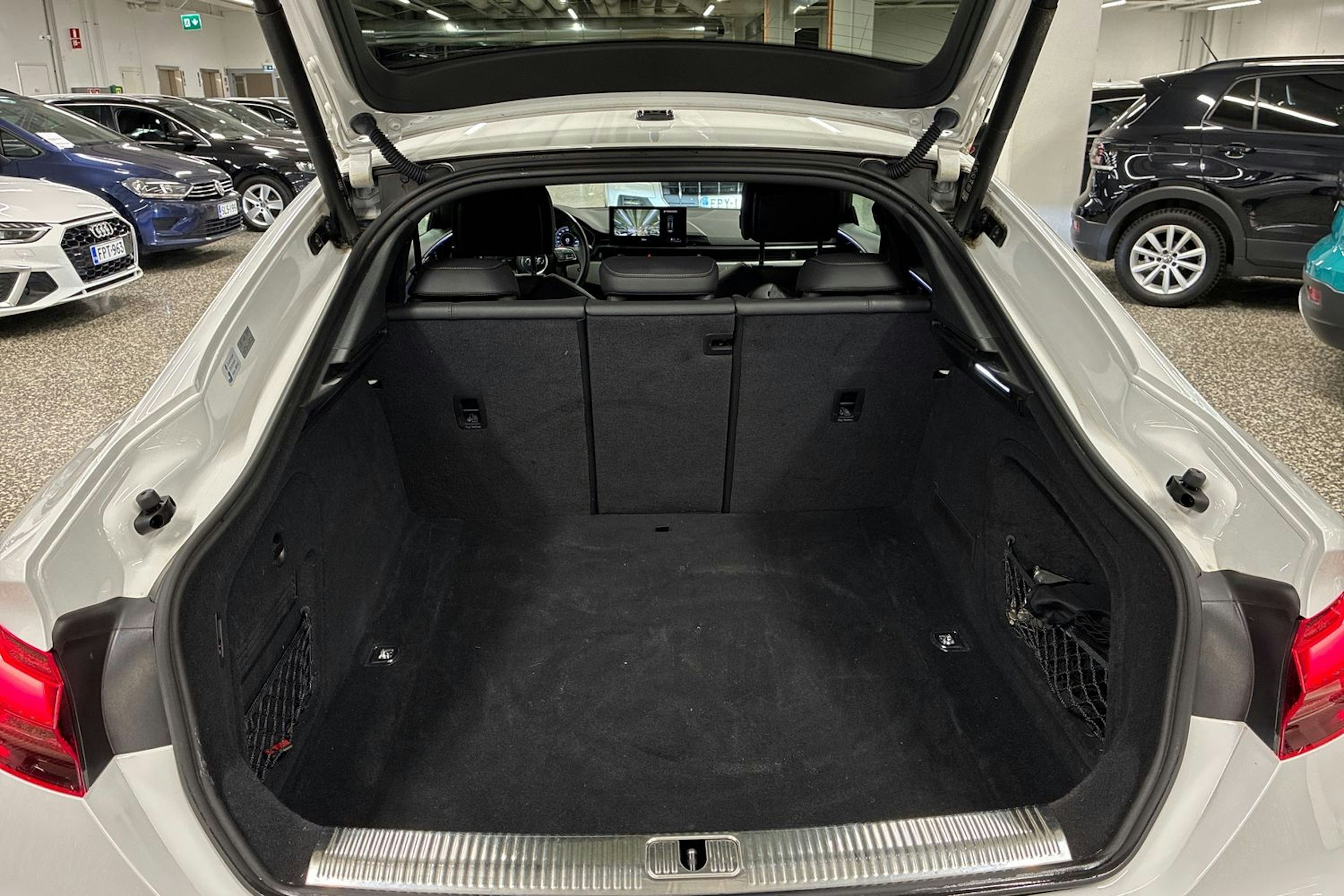 Valkoinen Audi A5 2022 kuva 25.