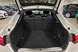 Valkoinen Audi A5 2022 kuva 25.