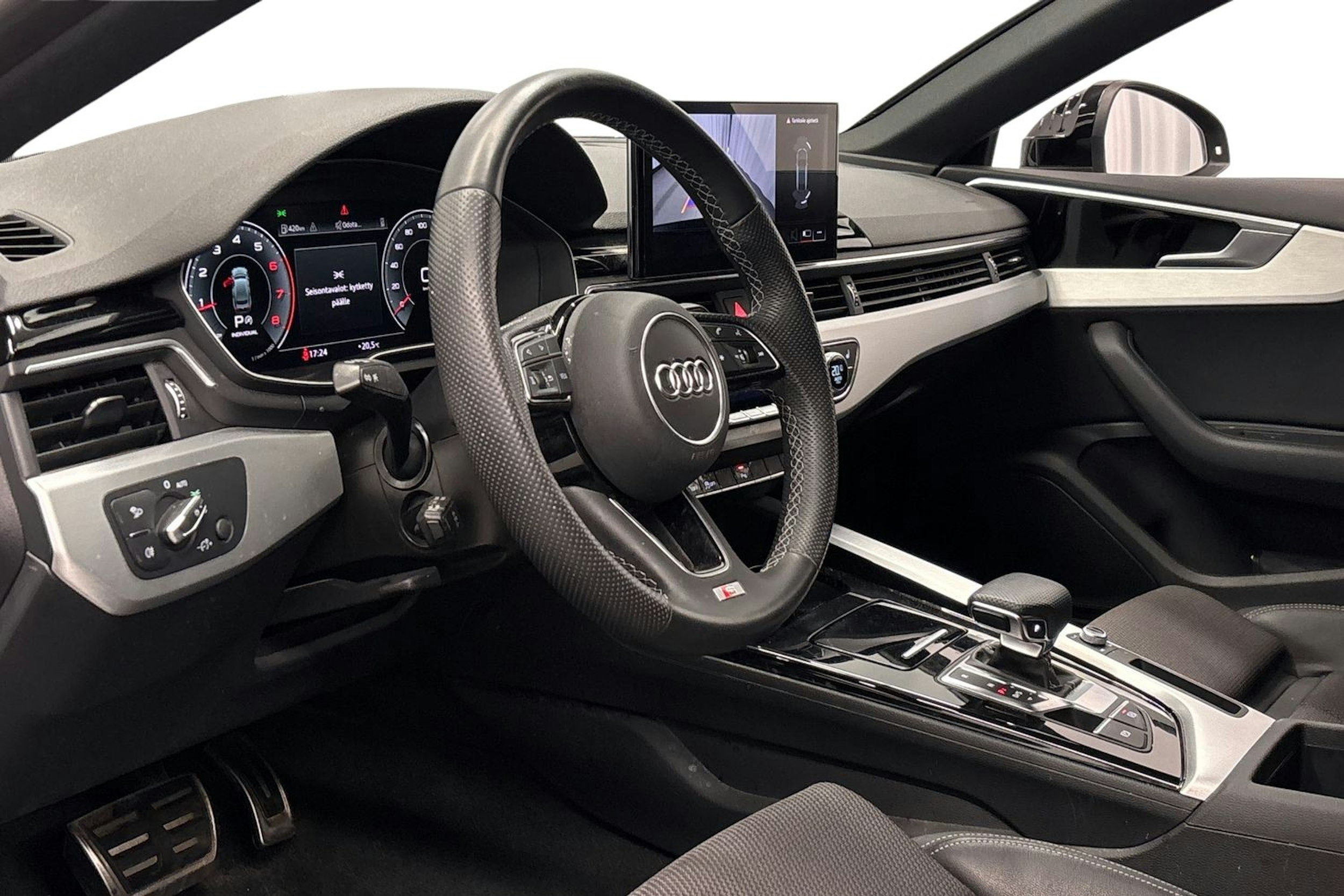 musta Audi A5 2022 kuva 7.