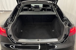 musta Audi A5 2022 kuva 16.