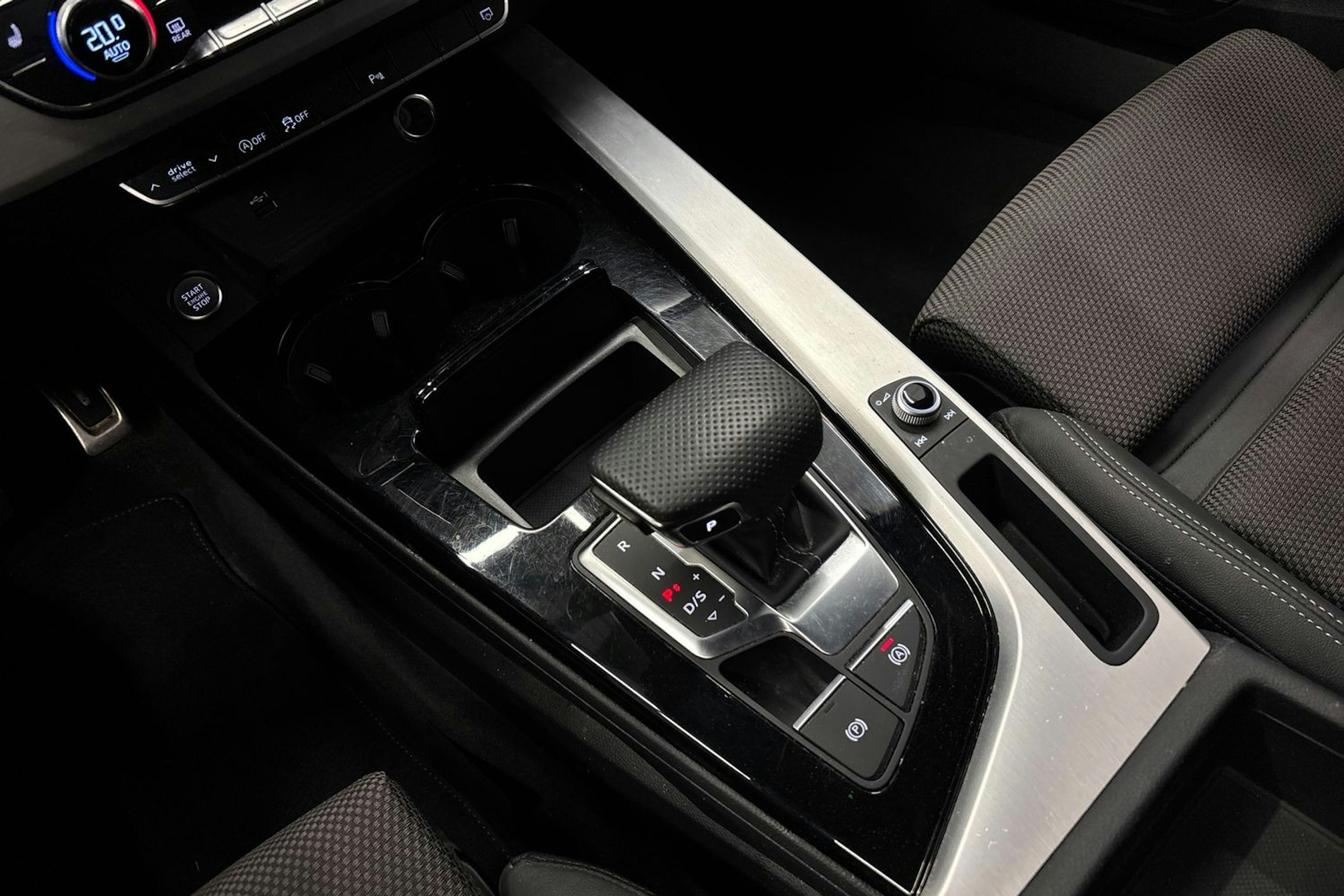 musta Audi A5 2022 kuva 28.