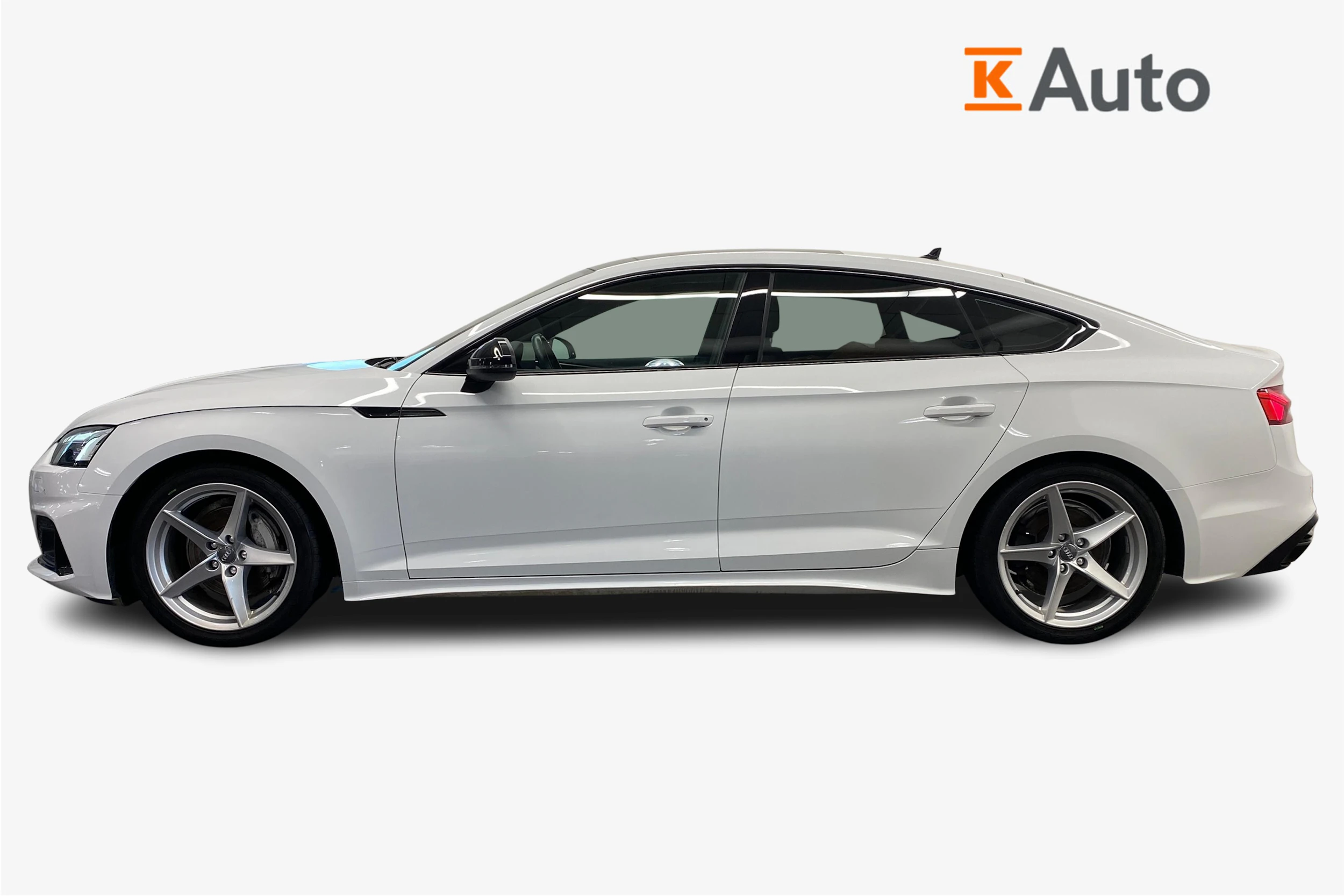 Valkoinen Audi A5 2022 kuva 5.
