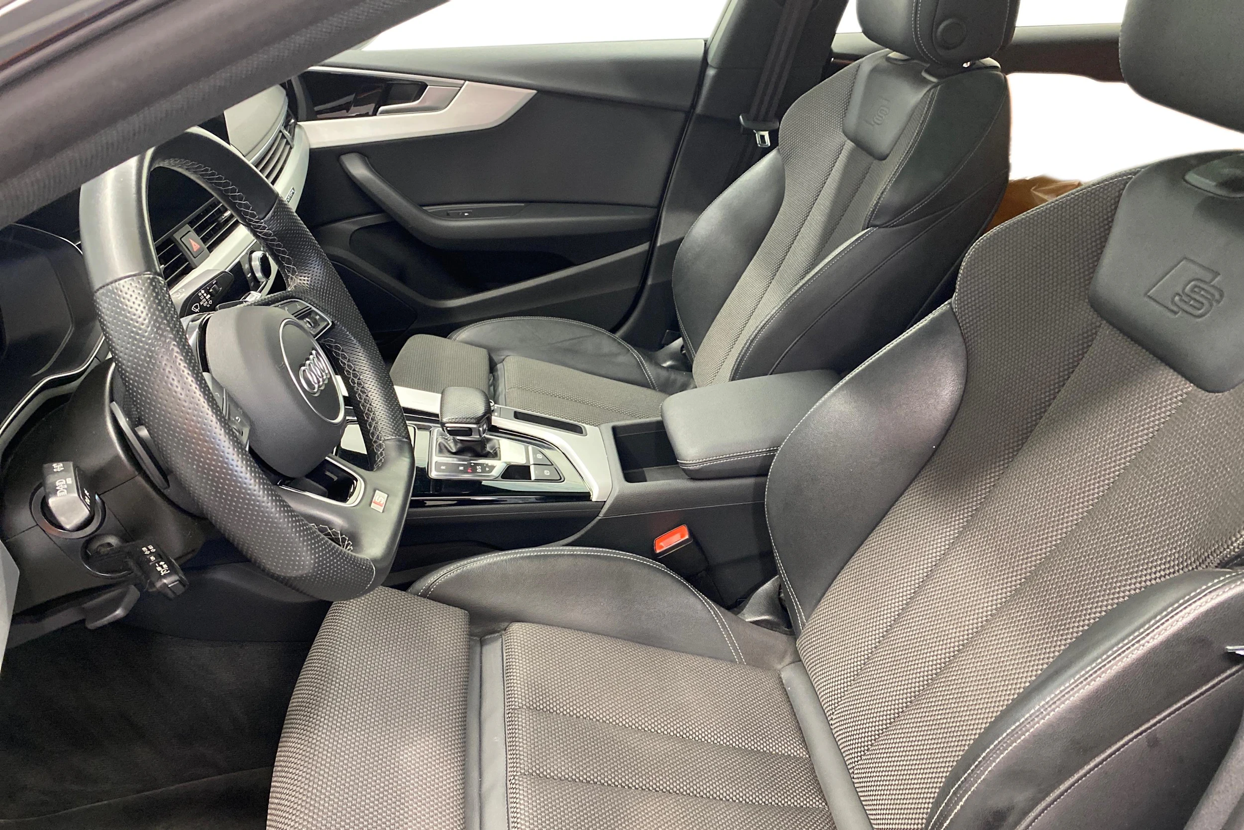 Valkoinen Audi A5 2022 kuva 8.