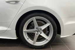 Valkoinen Audi A5 2022 kuva 10.