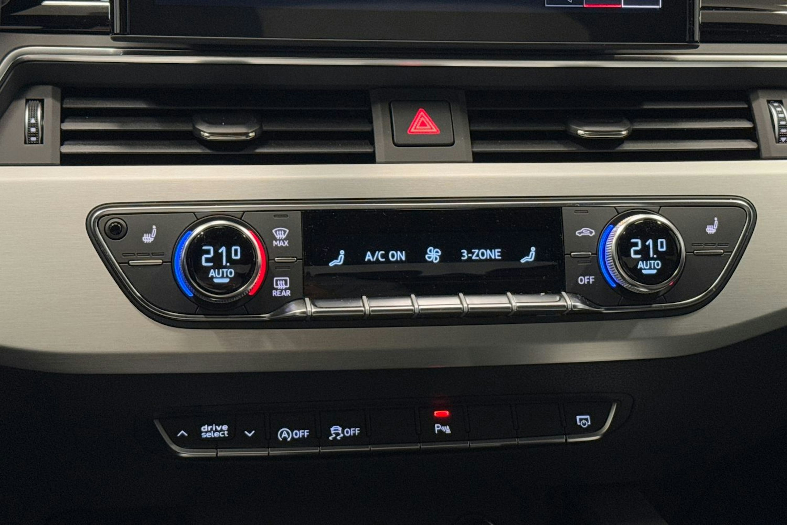 Sininen Audi A5 2022 kuva 18.