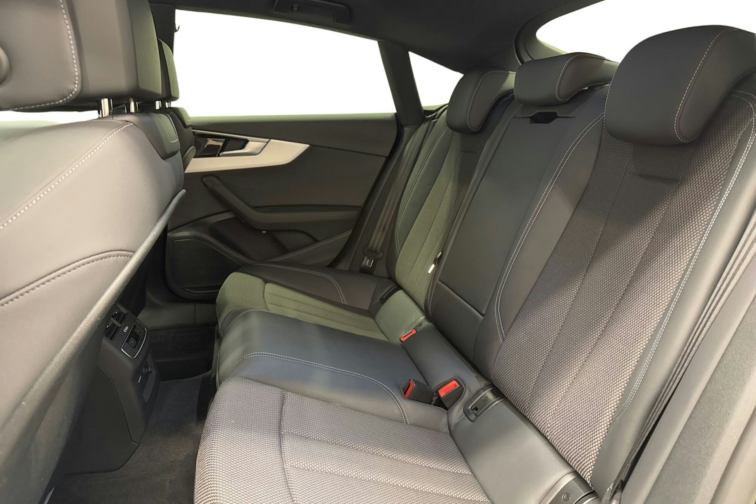 Sininen Audi A5 2022 kuva 23.