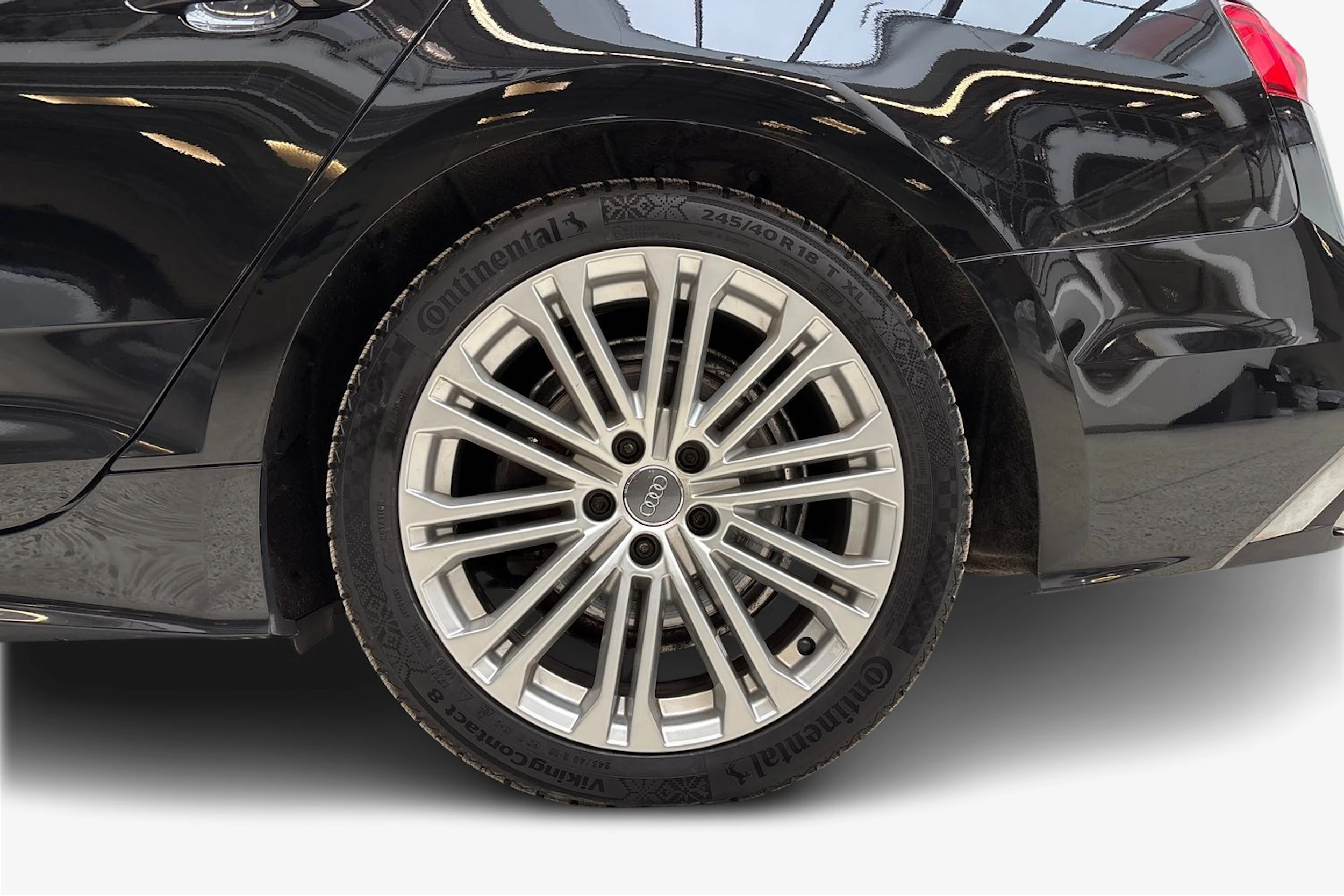 musta Audi A5 2022 kuva 9.