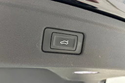 musta Audi A5 2022 kuva 16.