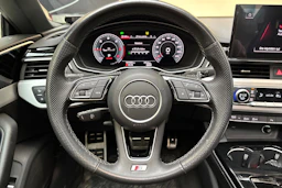 musta Audi A5 2022 kuva 22.