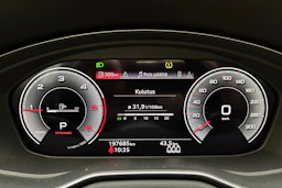 musta Audi A5 2022 kuva 23.