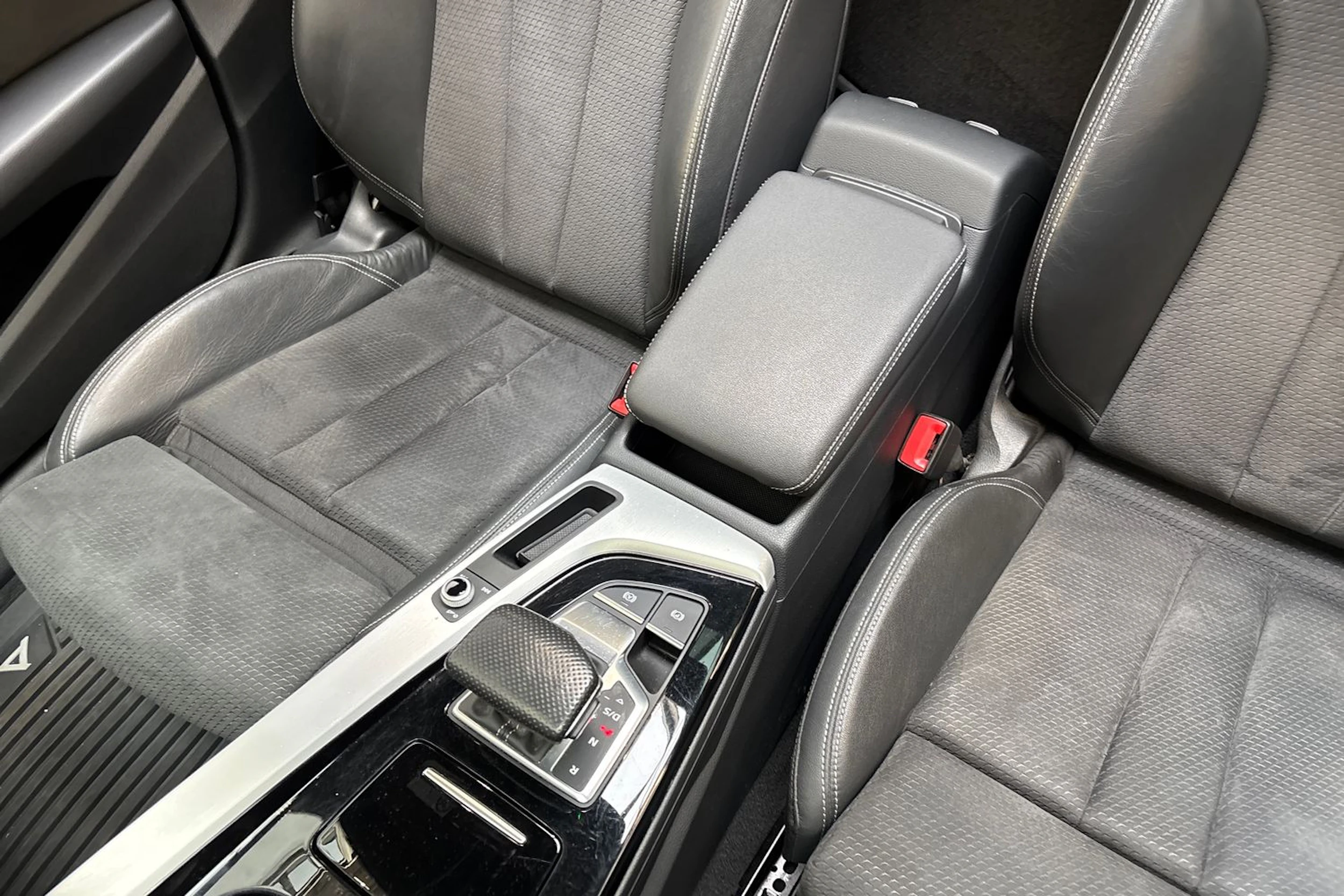 musta Audi A5 2022 kuva 27.