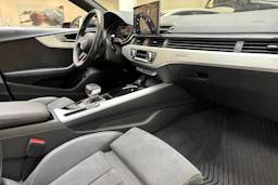 musta Audi A5 2022 kuva 28.