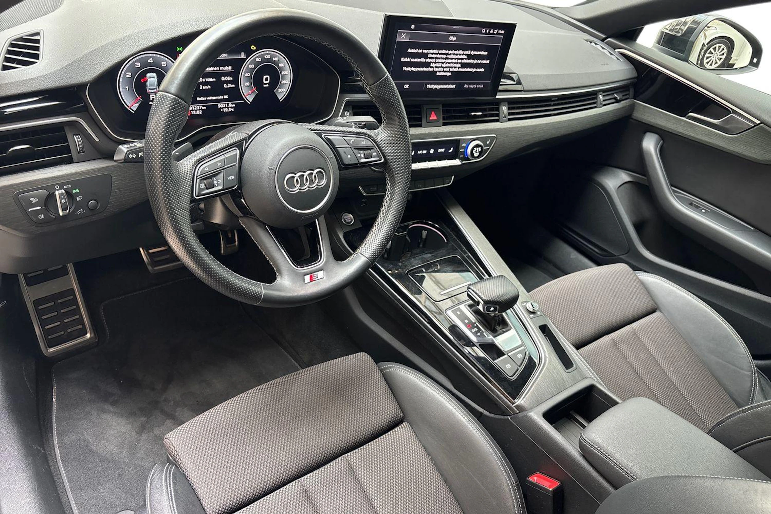 musta Audi A5 2022 kuva 8.