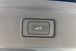 musta Audi A5 2022 kuva 17.