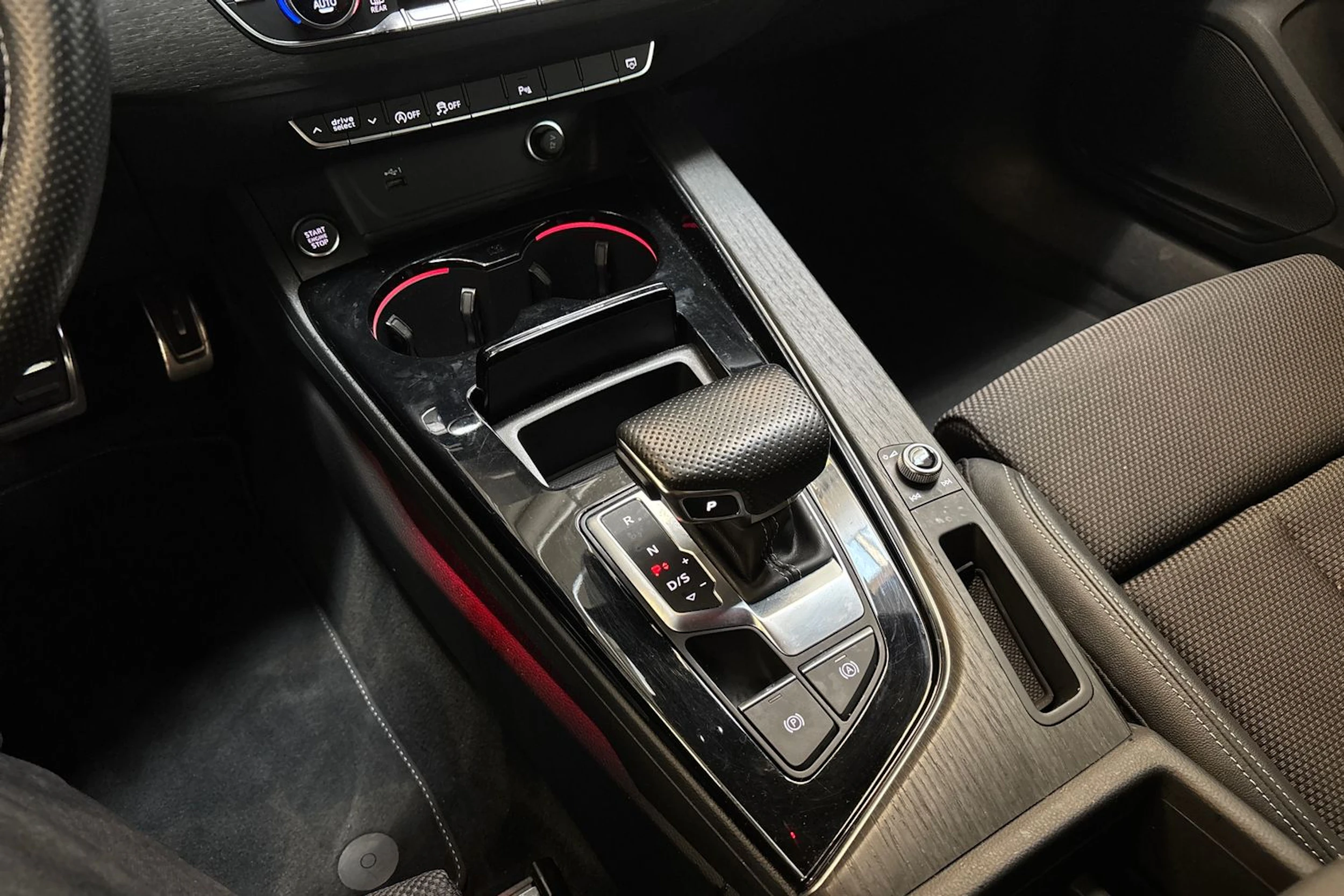 musta Audi A5 2022 kuva 26.