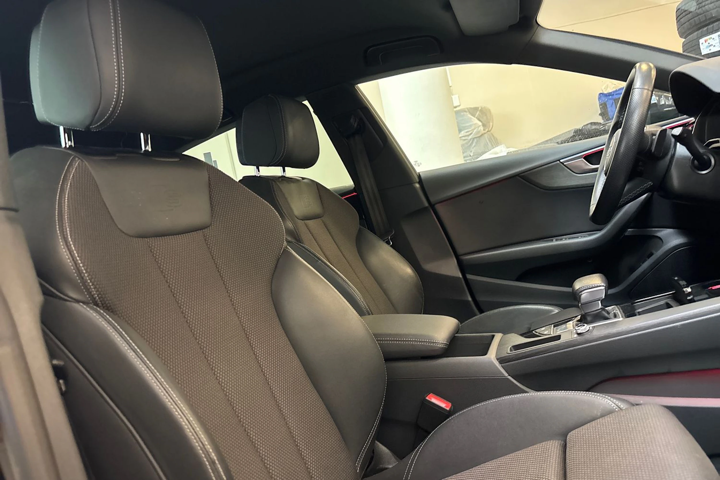 musta Audi A5 2022 kuva 27.