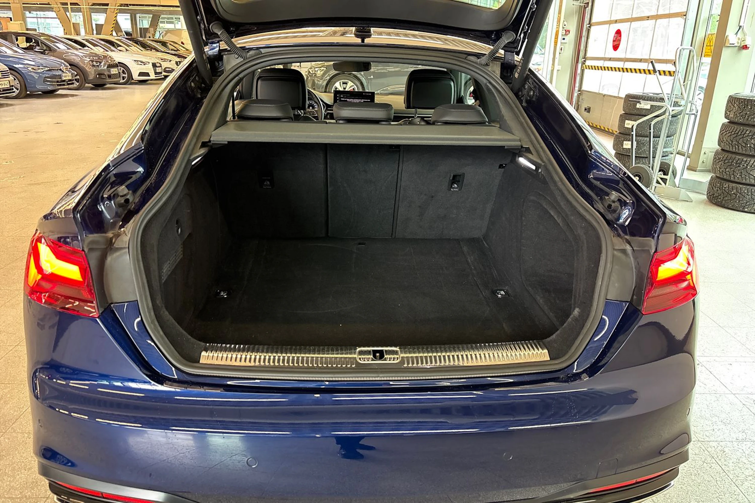 Sininen Audi A5 2022 kuva 28.