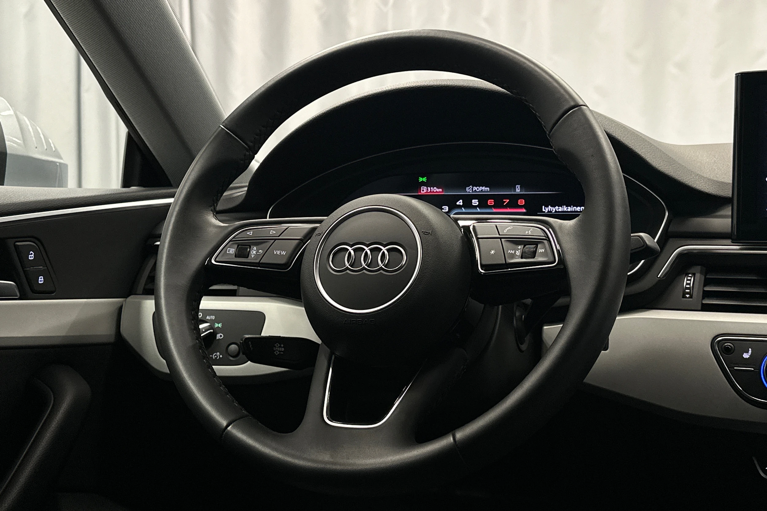 harmaa Audi A5 2023 kuva 15.