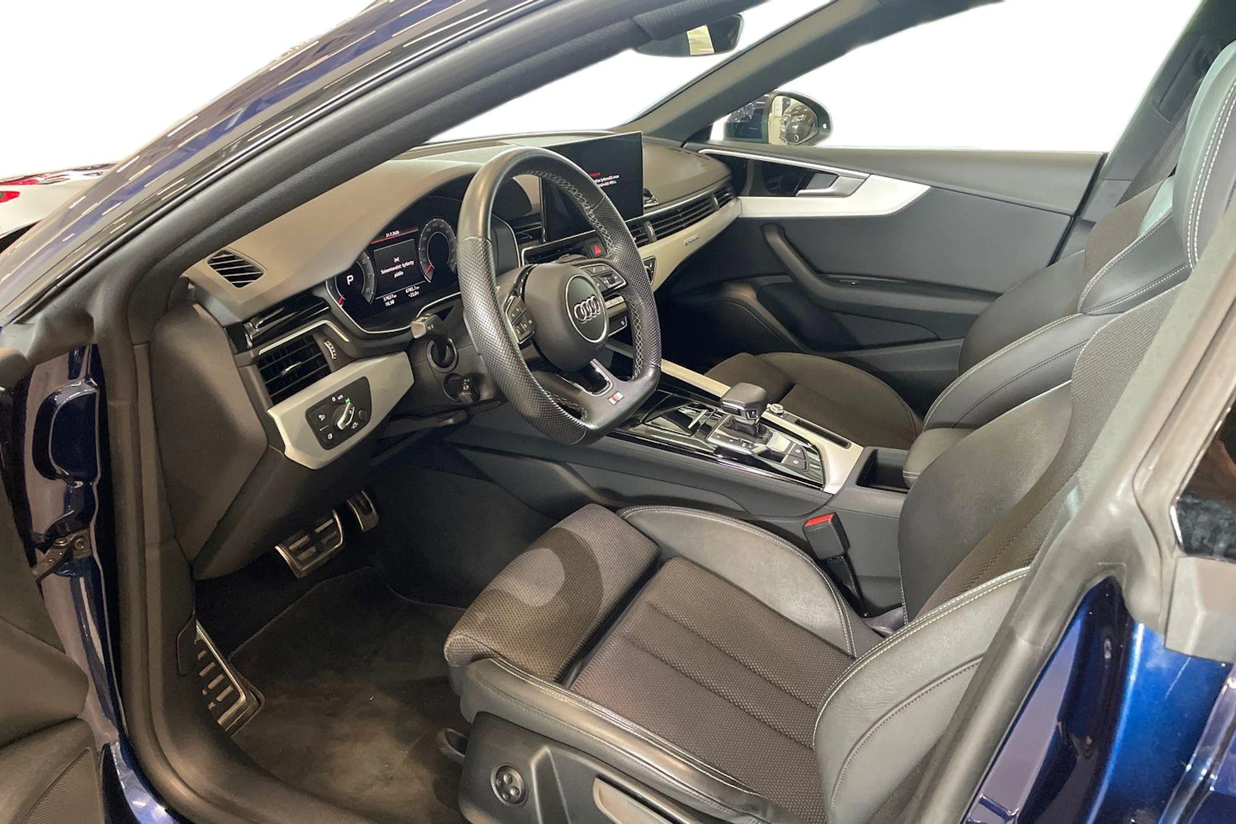 sininen Audi A5 2023 kuva 6.