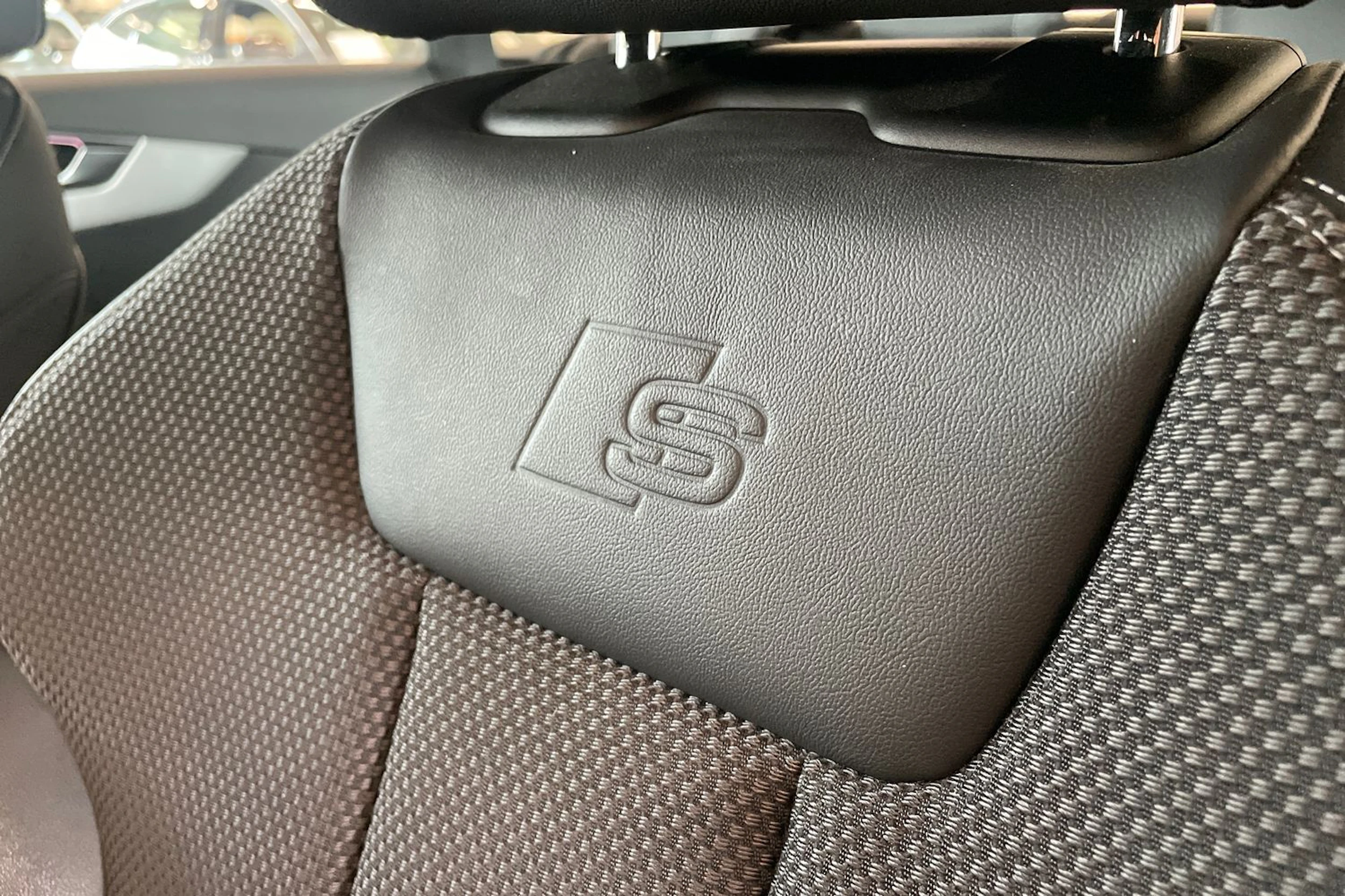 sininen Audi A5 2023 kuva 12.
