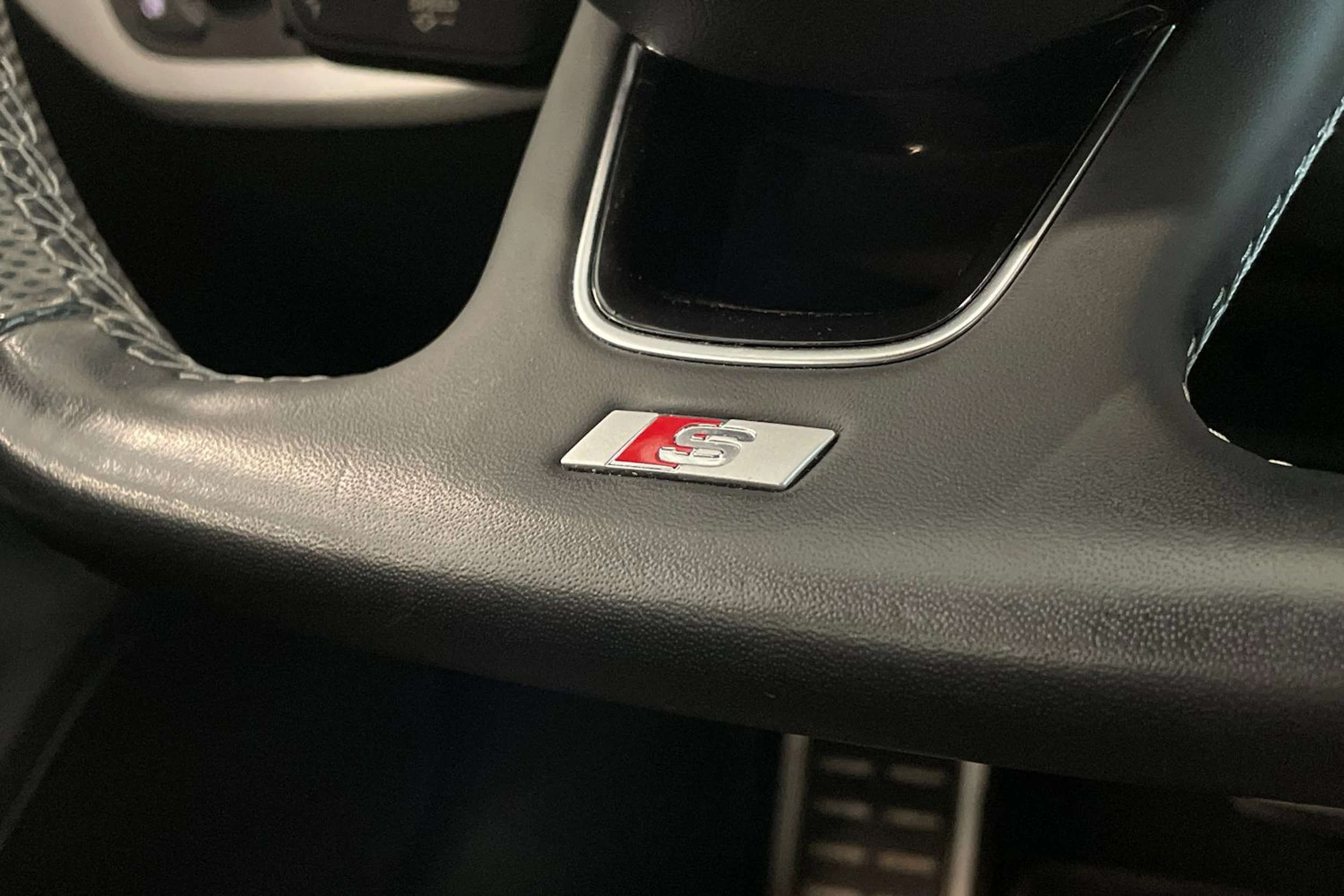 sininen Audi A5 2023 kuva 15.