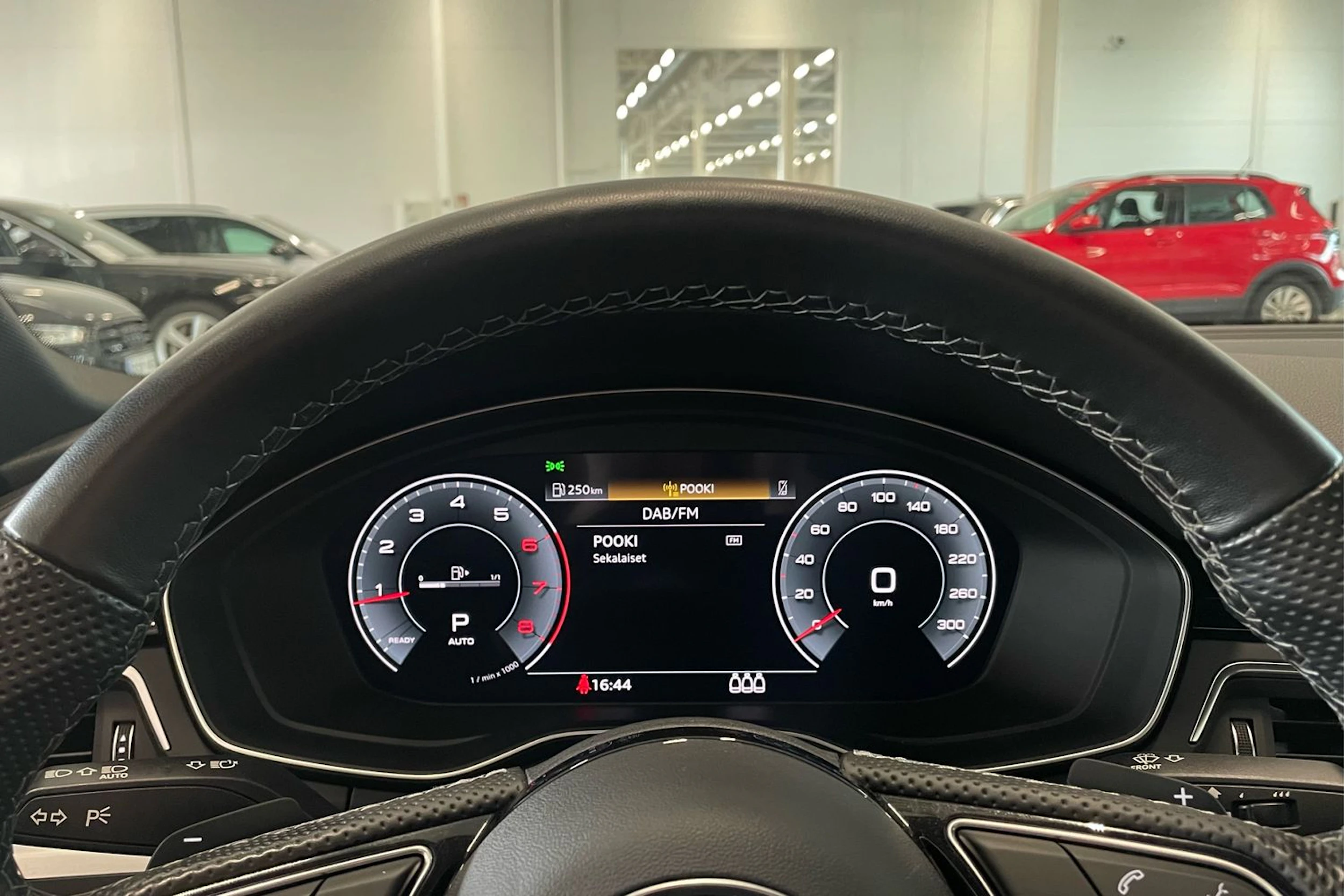 sininen Audi A5 2023 kuva 16.