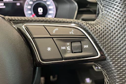 sininen Audi A5 2023 kuva 17.