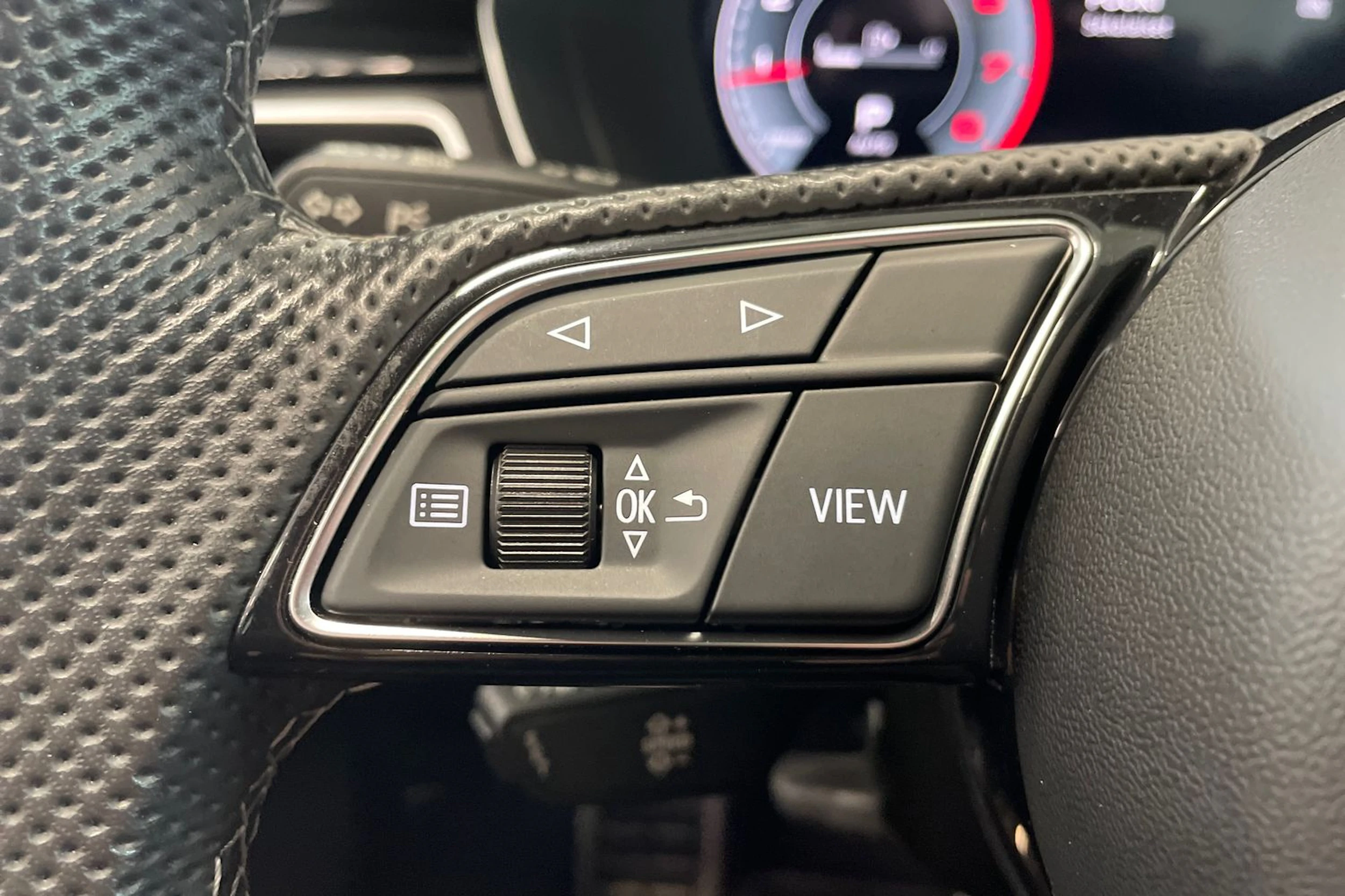 sininen Audi A5 2023 kuva 18.