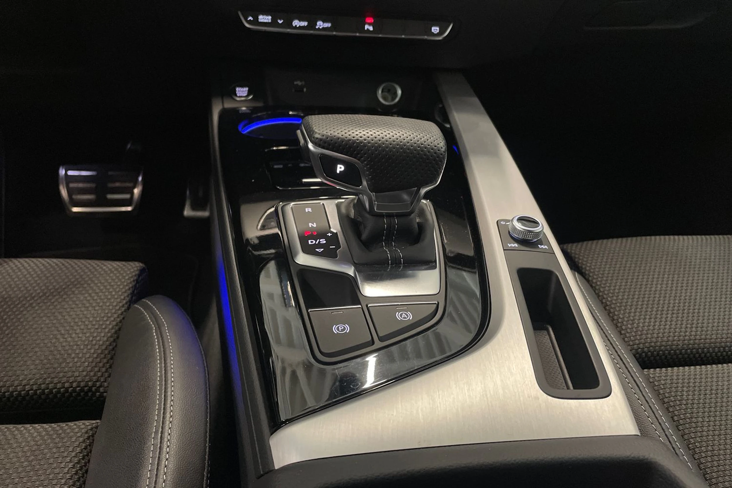 sininen Audi A5 2023 kuva 29.