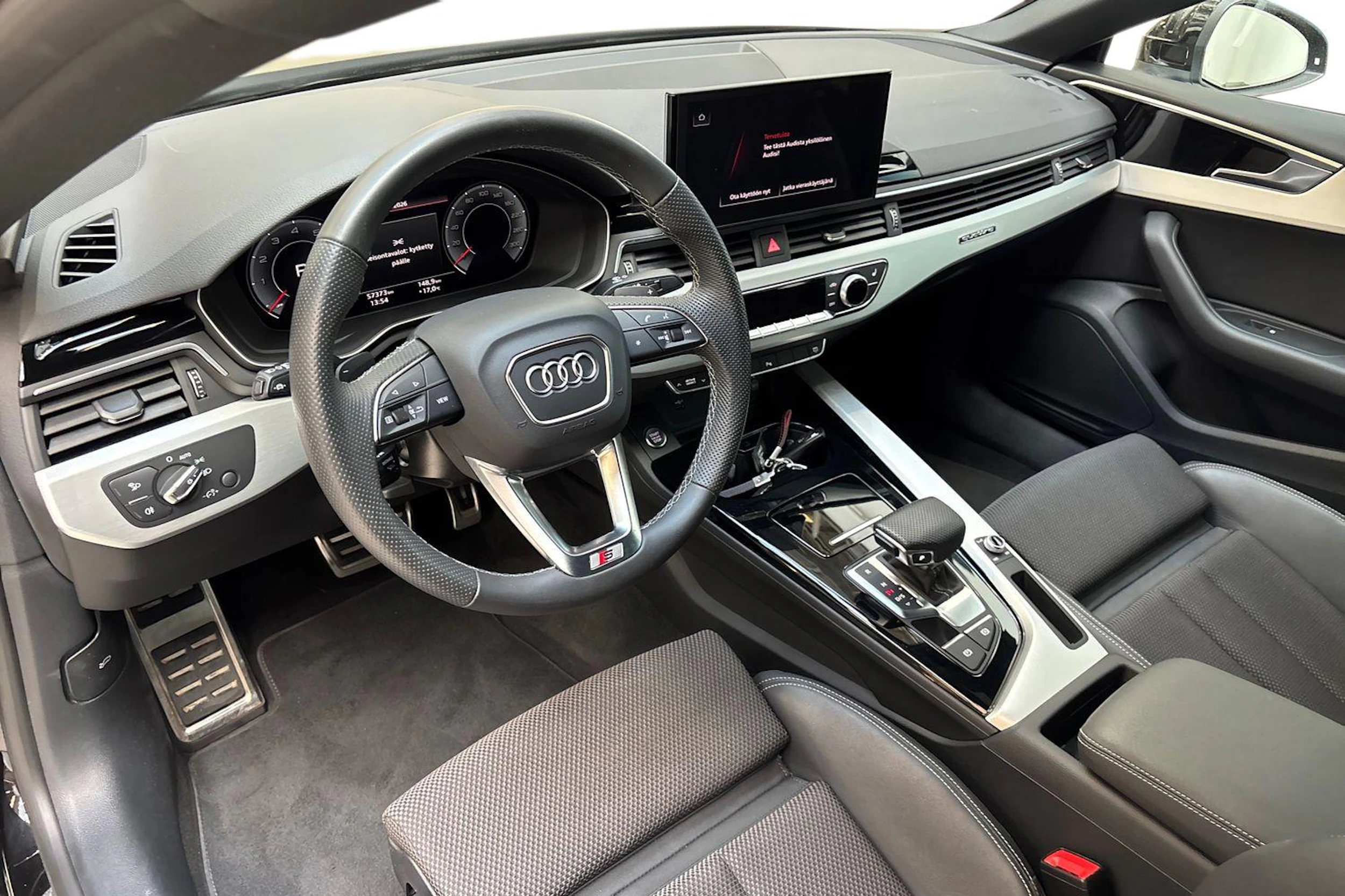 musta Audi A5 2023 kuva 6.