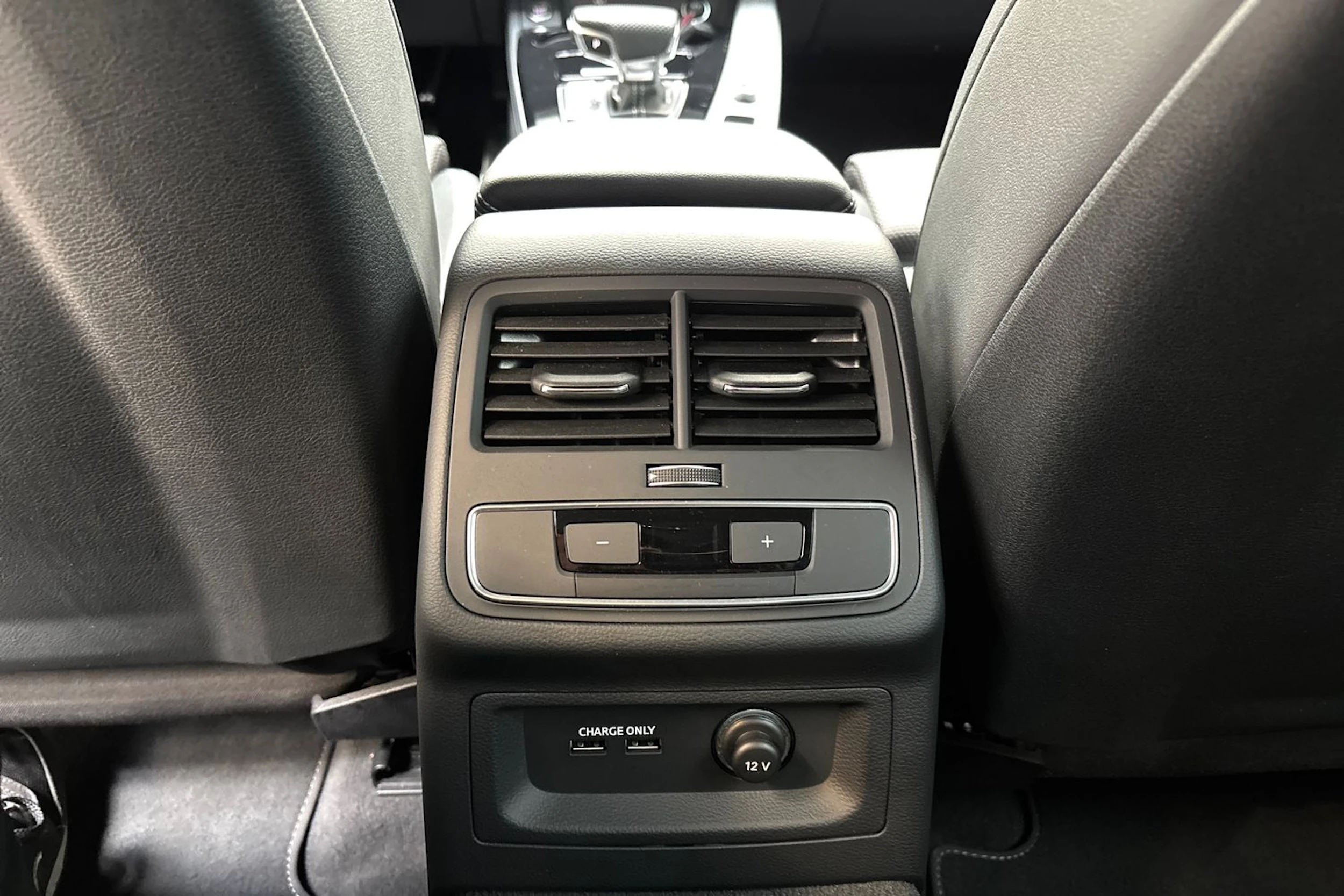 musta Audi A5 2023 kuva 14.