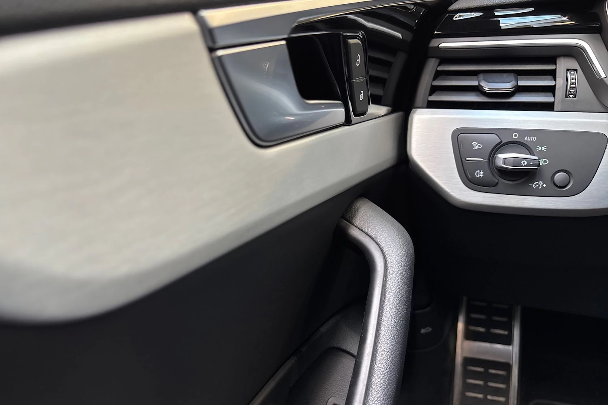 musta Audi A5 2023 kuva 15.