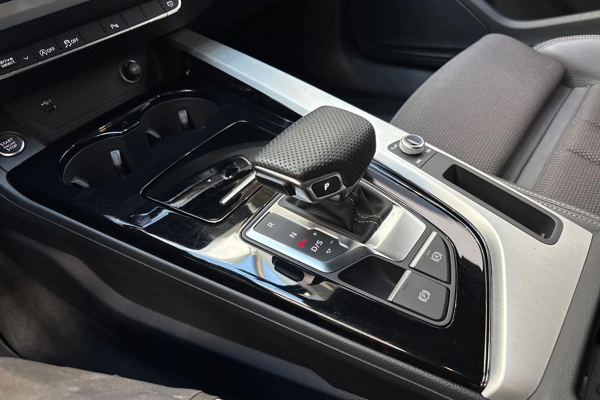 musta Audi A5 2023 kuva 23.
