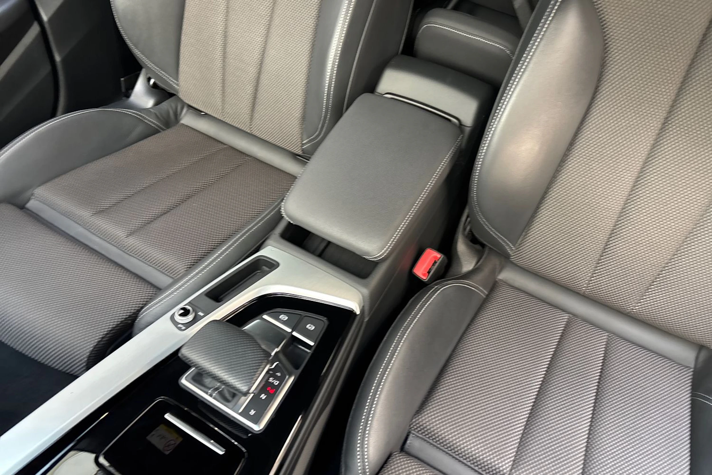 musta Audi A5 2023 kuva 24.