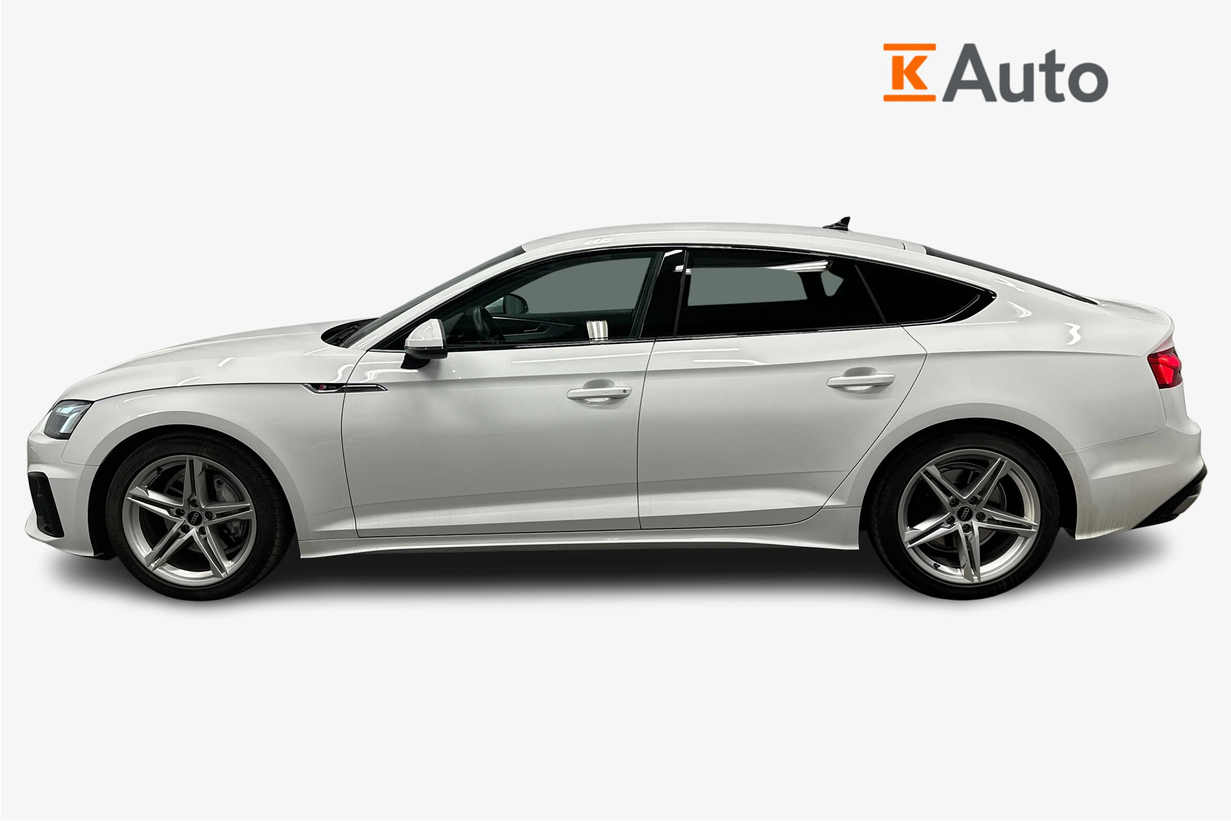 valkoinen Audi A5 2023 kuva 7.