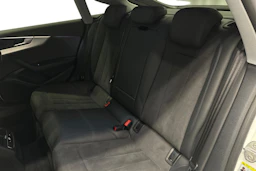 valkoinen Audi A5 2023 kuva 11.