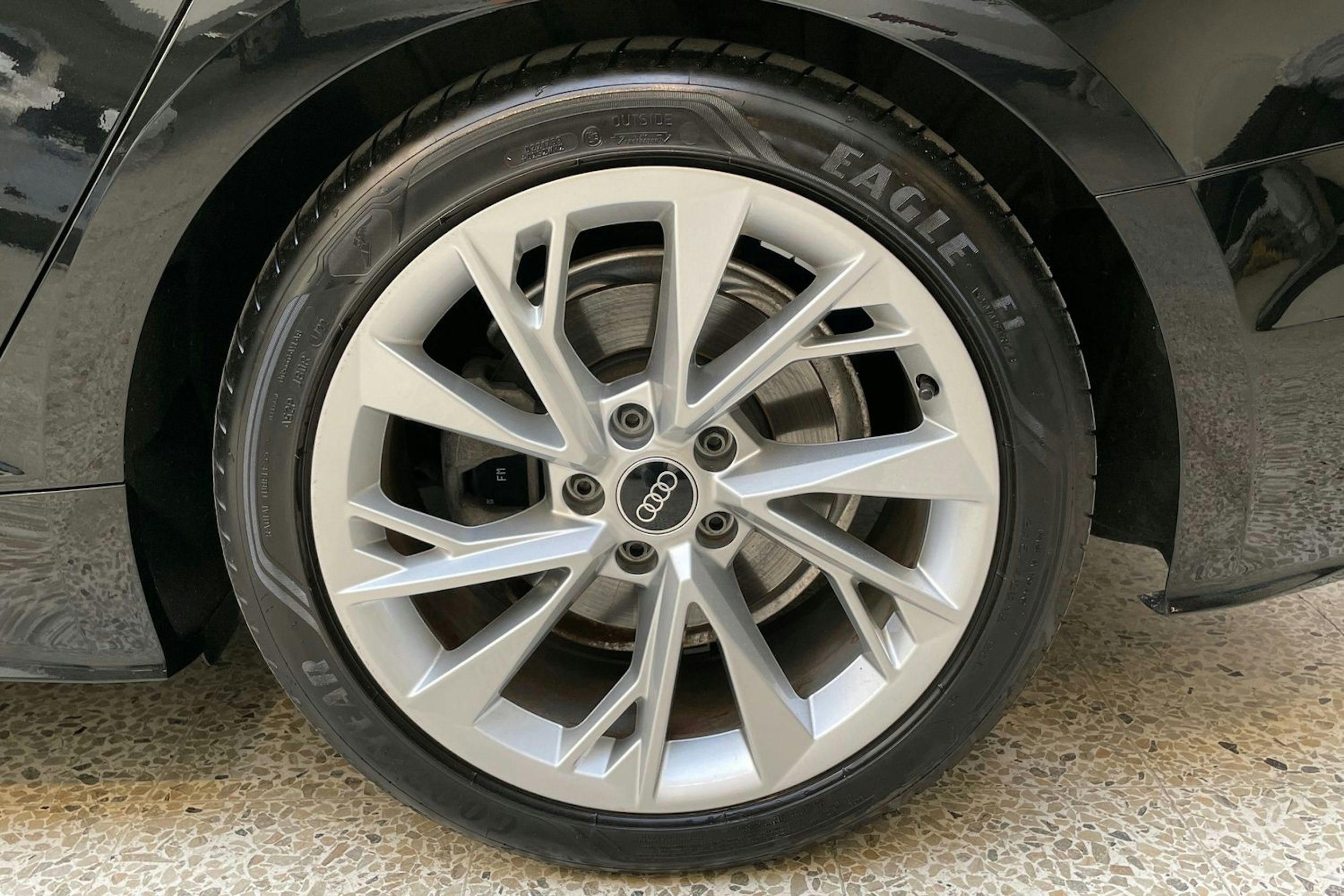 musta Audi A5 2023 kuva 13.