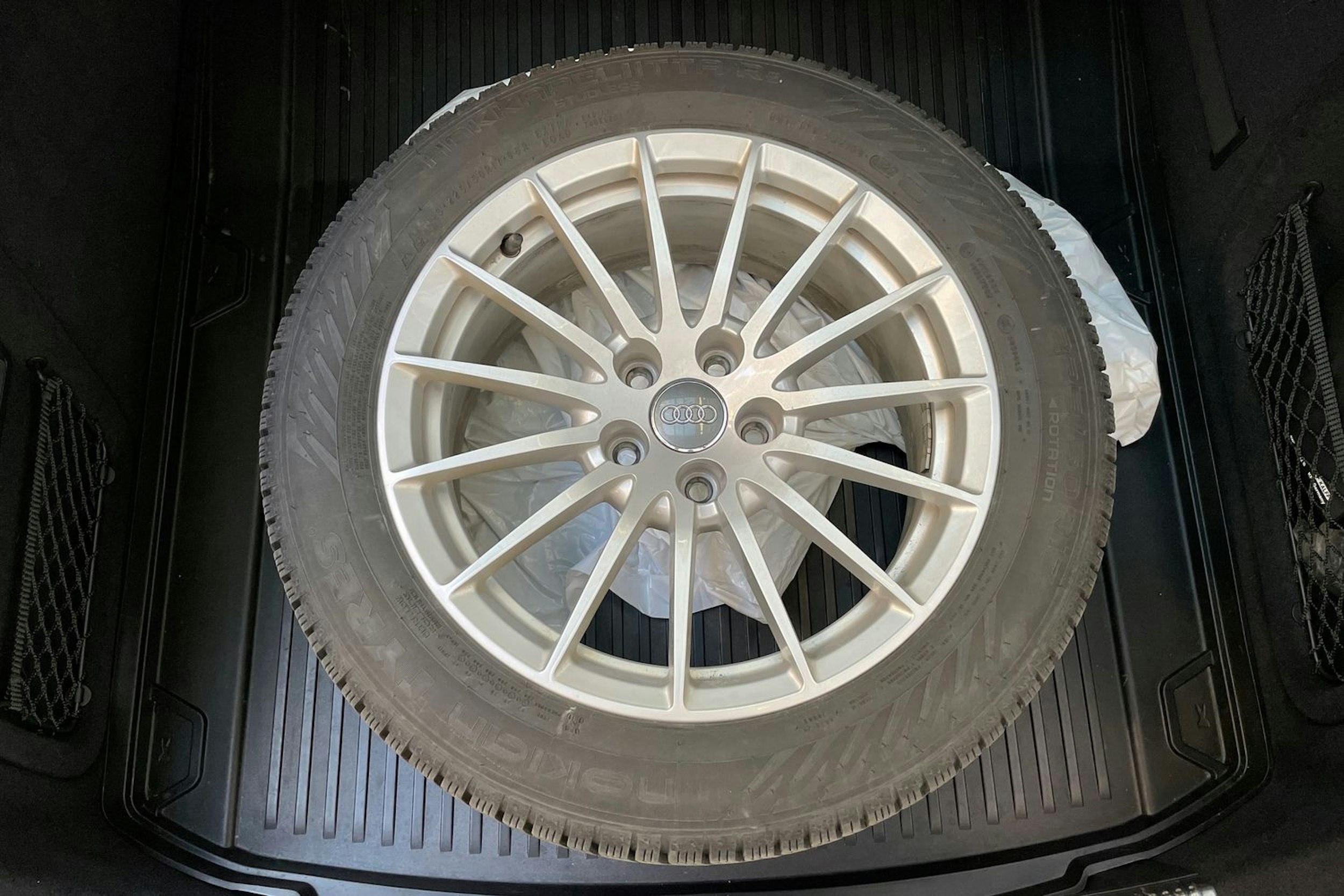 musta Audi A5 2023 kuva 15.