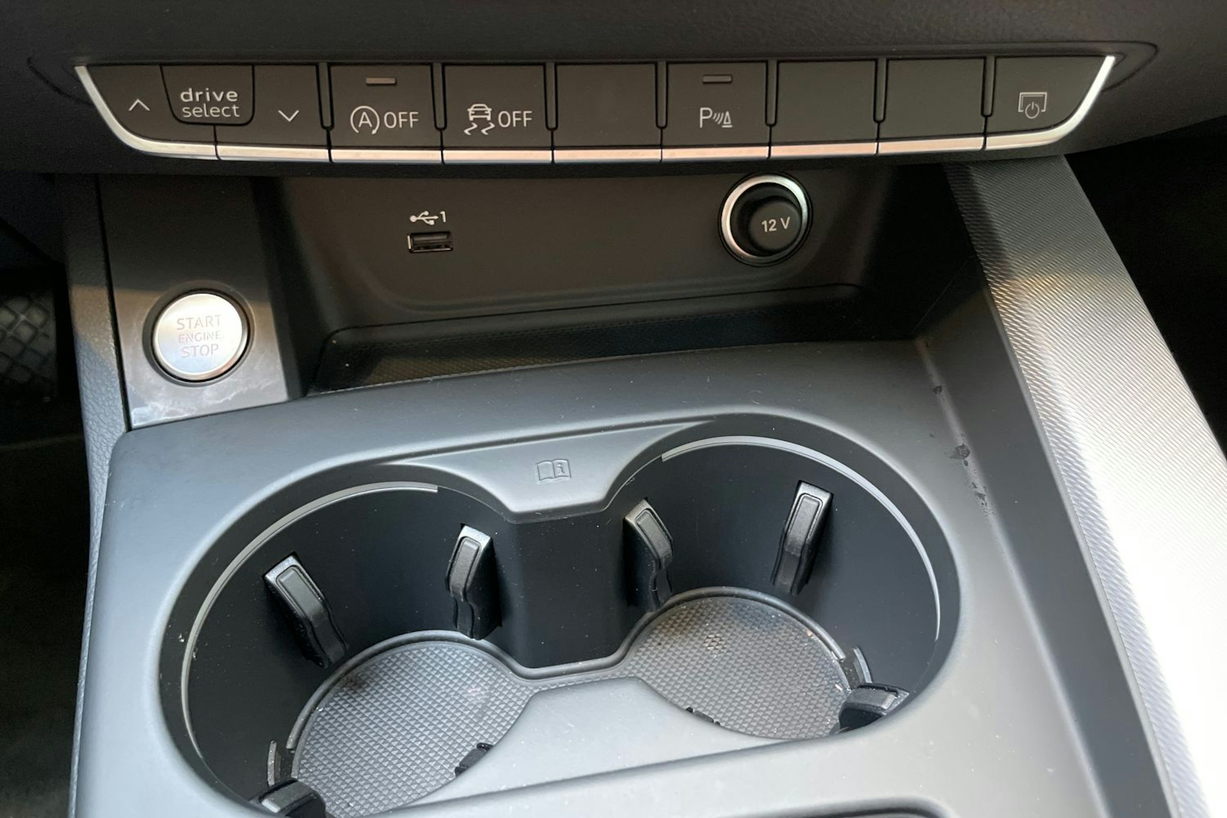 musta Audi A5 2023 kuva 31.