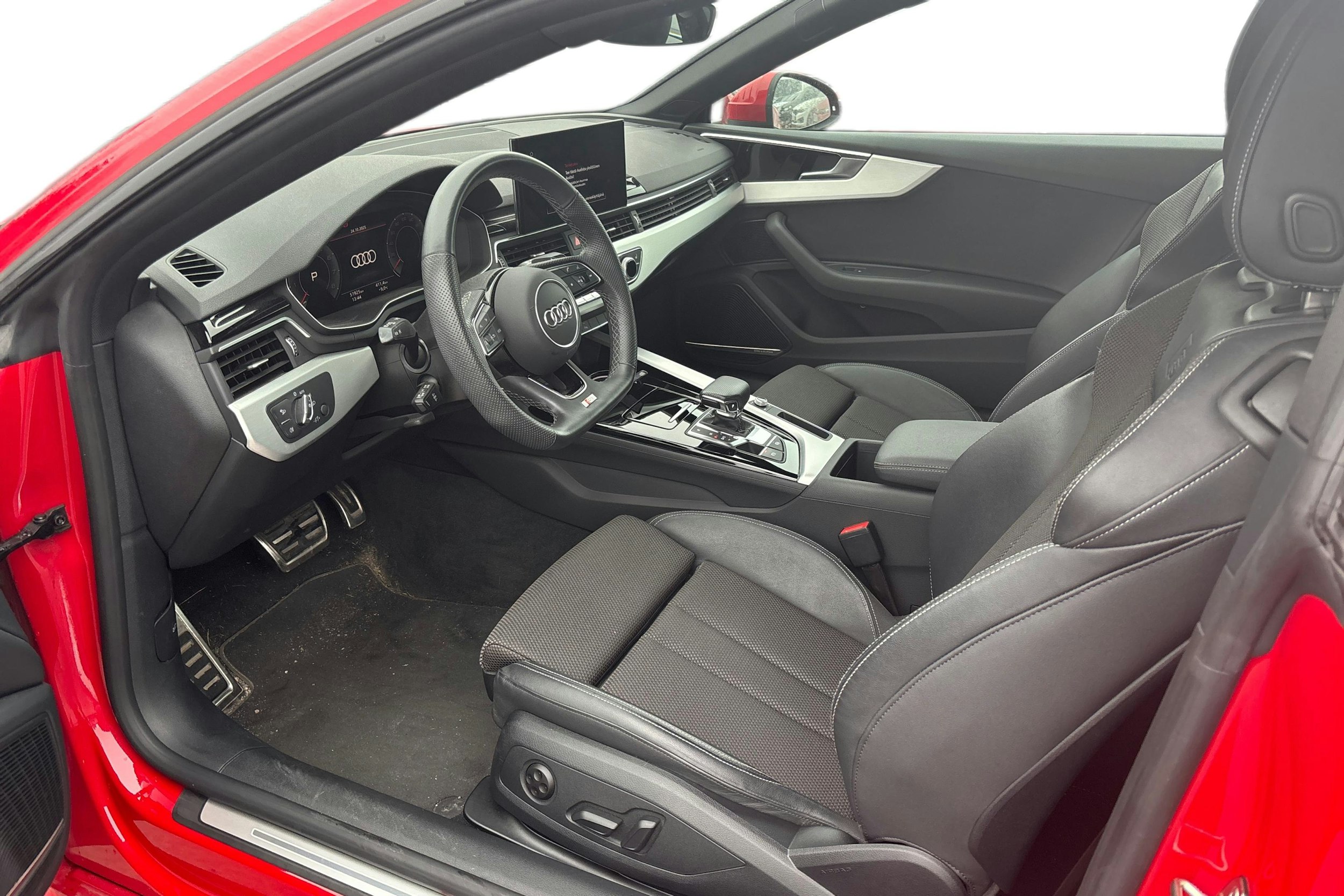 punainen Audi A5 2023 kuva 3.