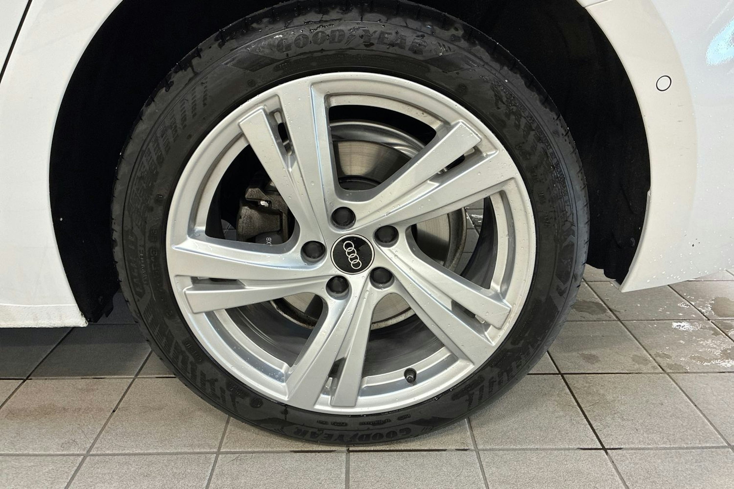 valkoinen Audi A5 2024 kuva 10.