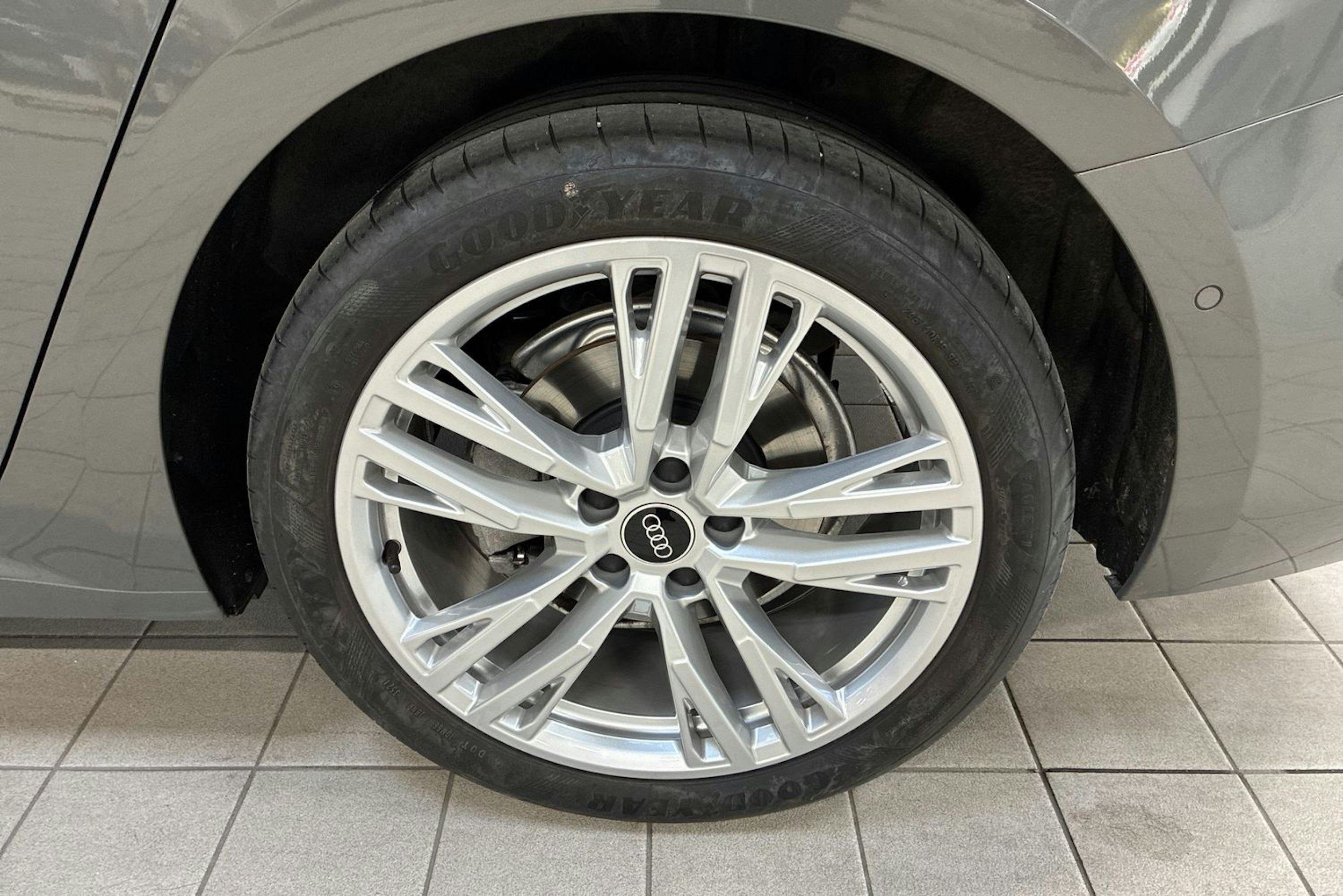 harmaa Audi A5 2024 kuva 10.
