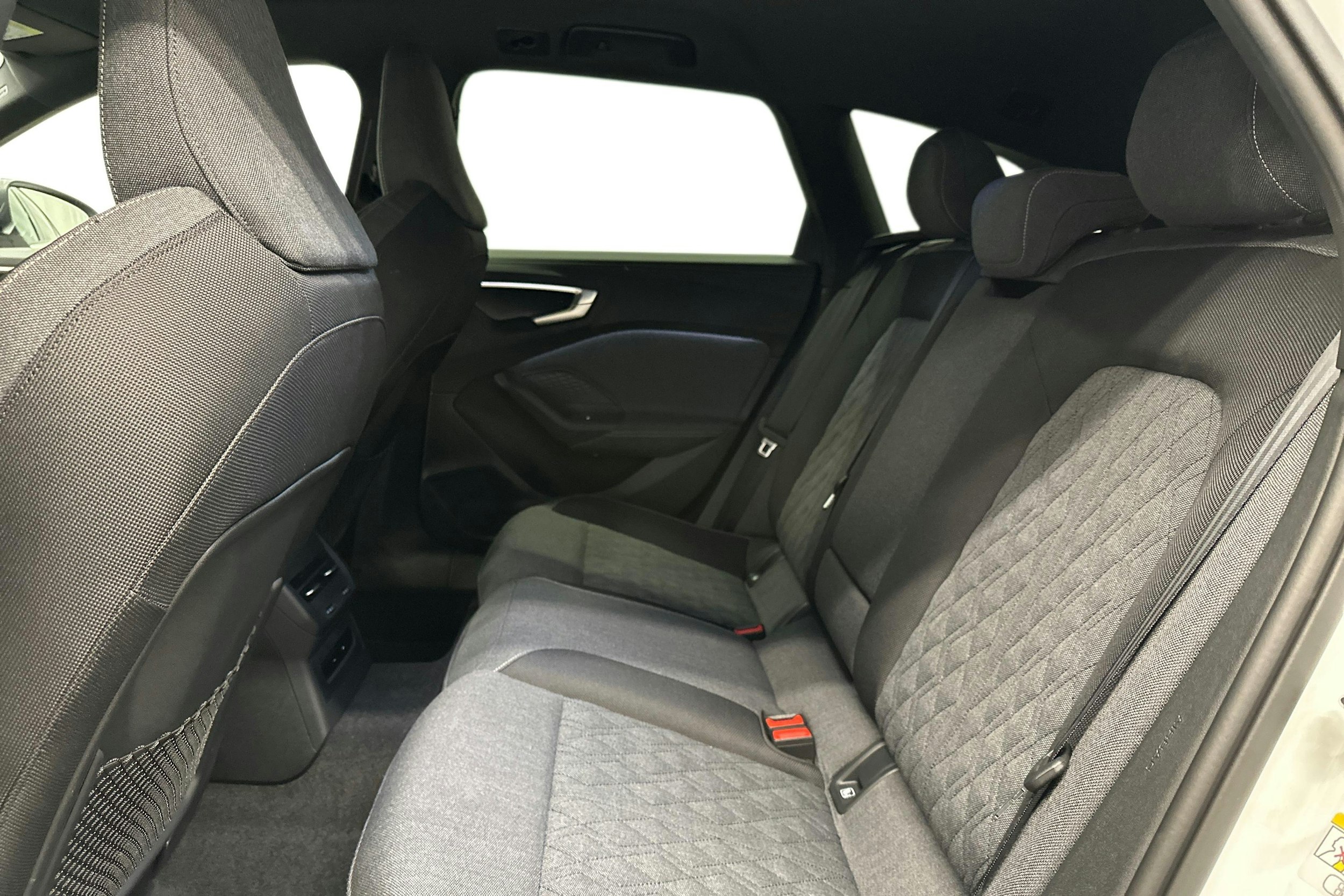 valkoinen Audi A5 2025 kuva 10.