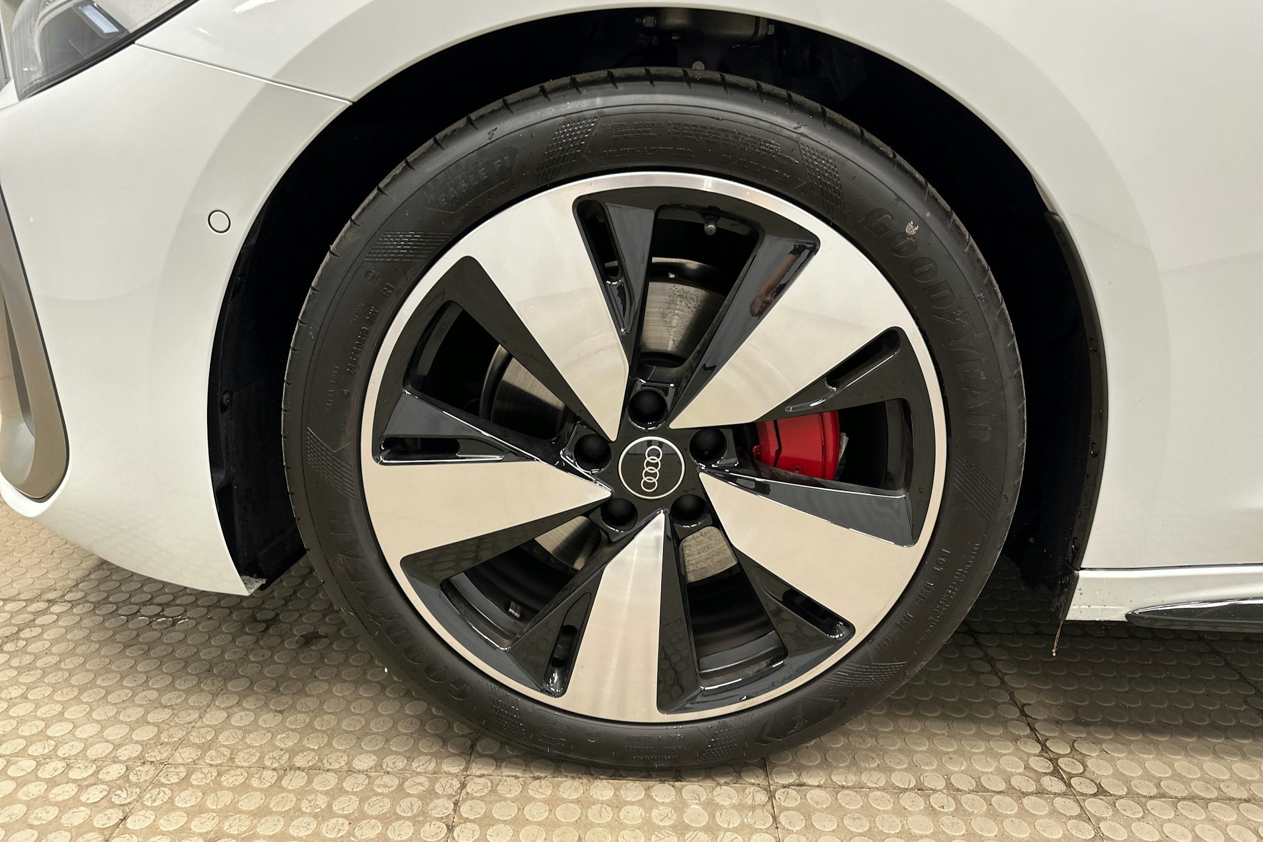 valkoinen Audi A5 2025 kuva 13.